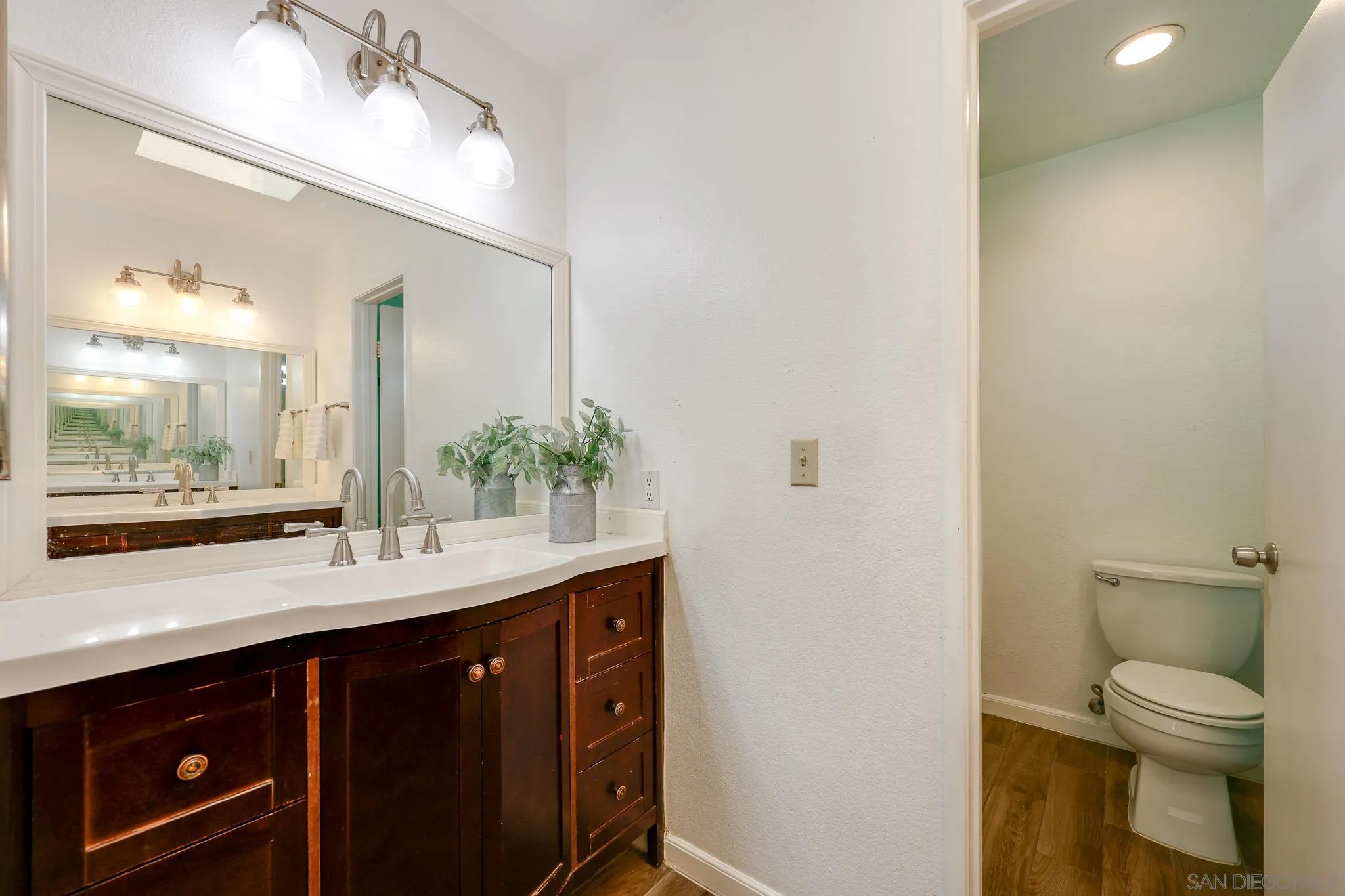 https://cdn.realtyfeed.com/cdn/127/260012336/30176be572a806e6fc02c3ad29a27cb8.webp