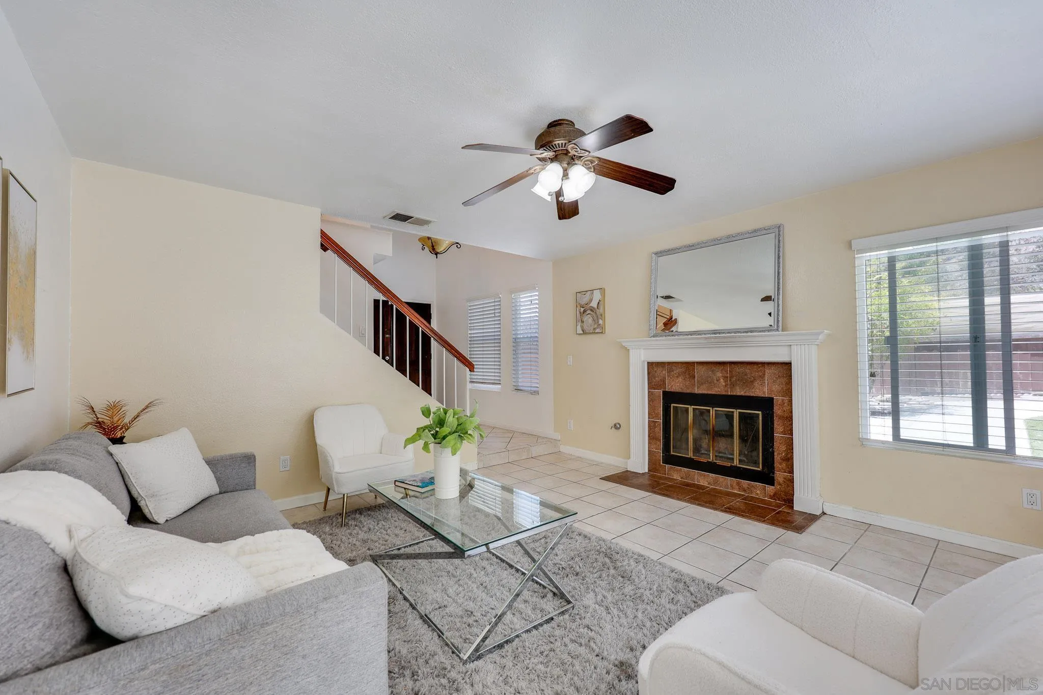 https://cdn.realtyfeed.com/cdn/127/260012336/4130b41b23e4bbf0792334d758d9c27e.webp