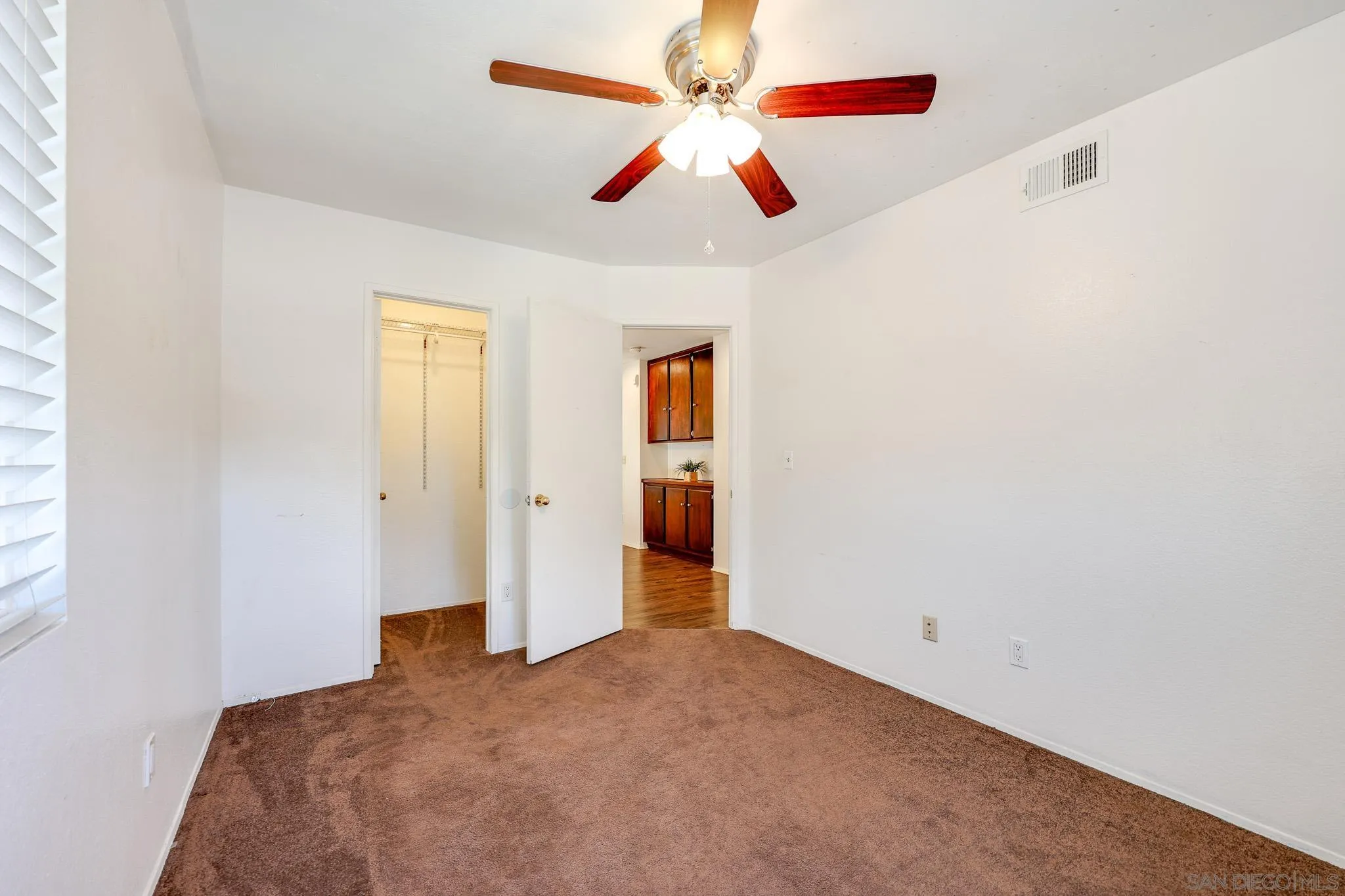 https://cdn.realtyfeed.com/cdn/127/260012336/41f4bb8df003573026e844f94592301f.webp