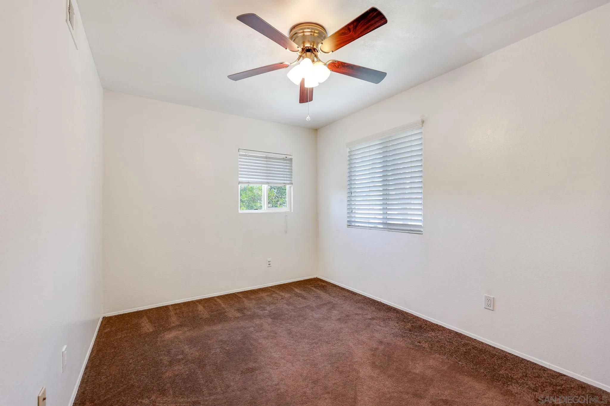 https://cdn.realtyfeed.com/cdn/127/260012336/6ae4e416500db3d16f59cfc56ac83a2d.webp