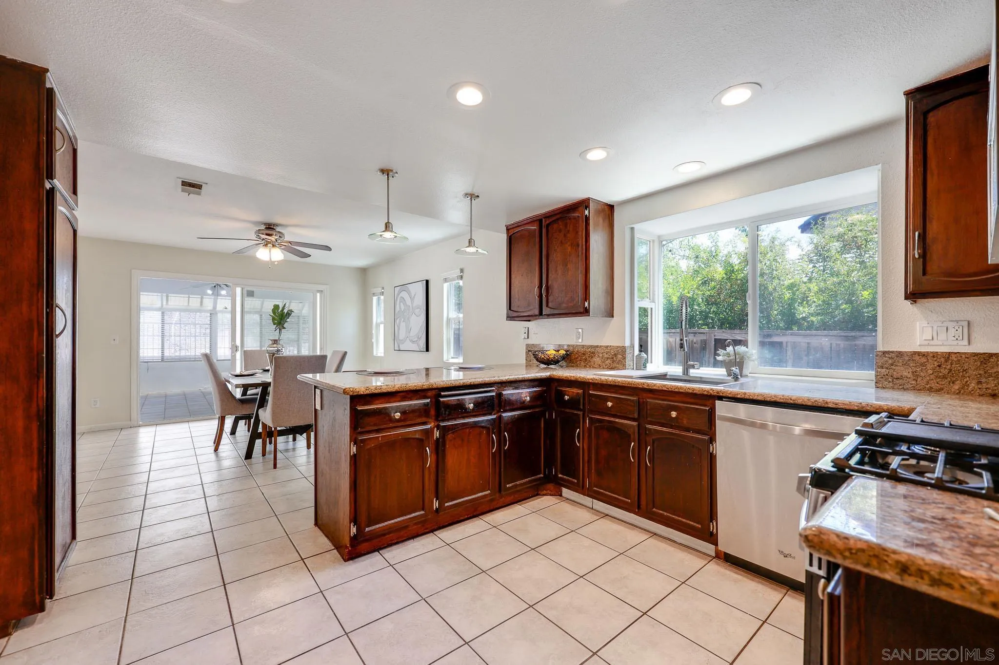 https://cdn.realtyfeed.com/cdn/127/260012336/7a2df9e9818b280ef9b05f425219ebb9.webp
