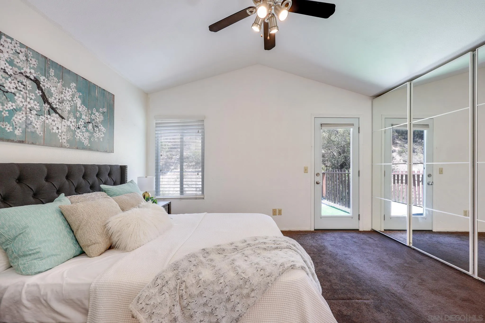 https://cdn.realtyfeed.com/cdn/127/260012336/81d3afe13ca3d75f43bc140489a68fb6.webp