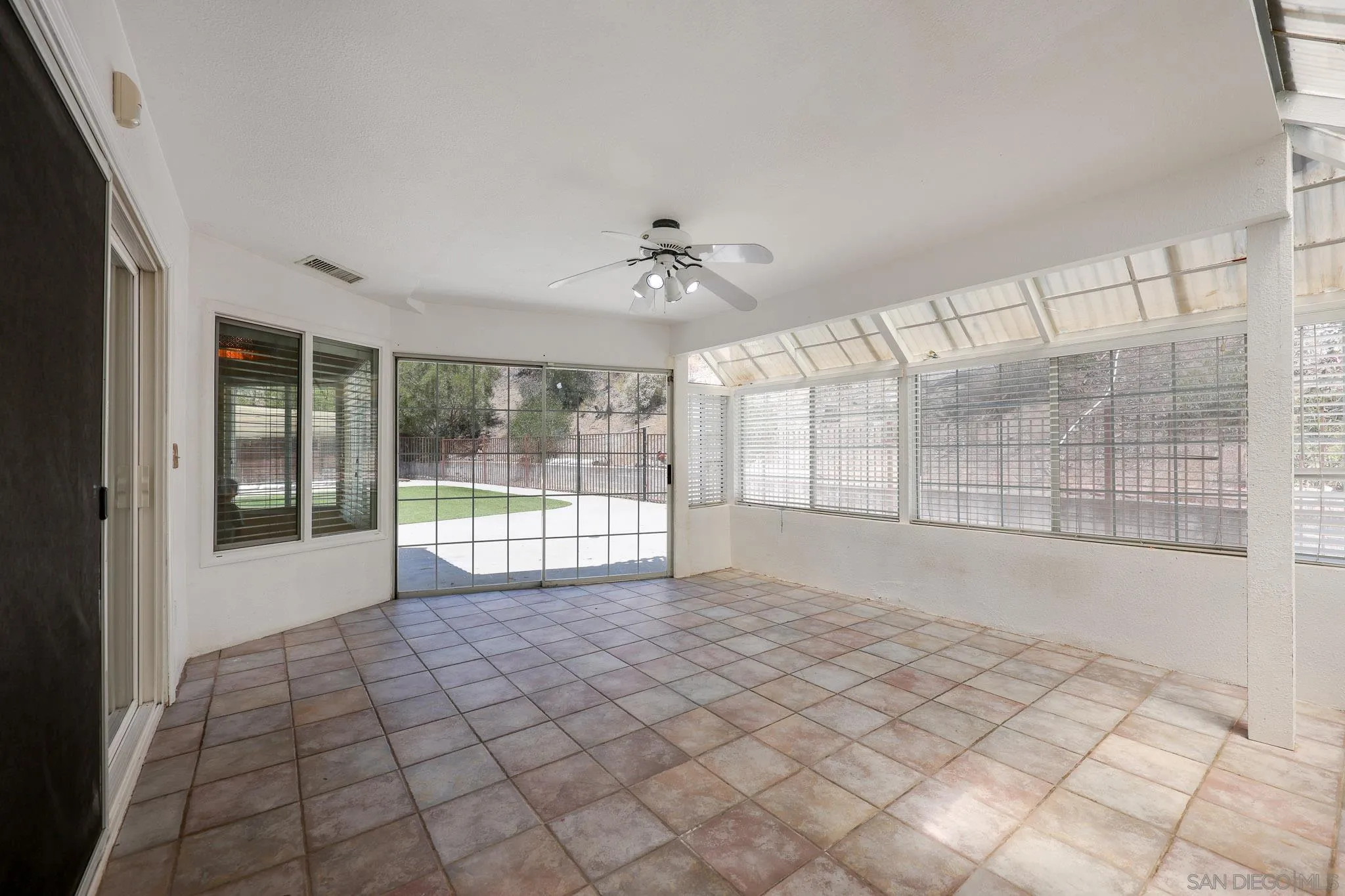 https://cdn.realtyfeed.com/cdn/127/260012336/8e9c768558b74797295ecbff49fd5a0f.webp