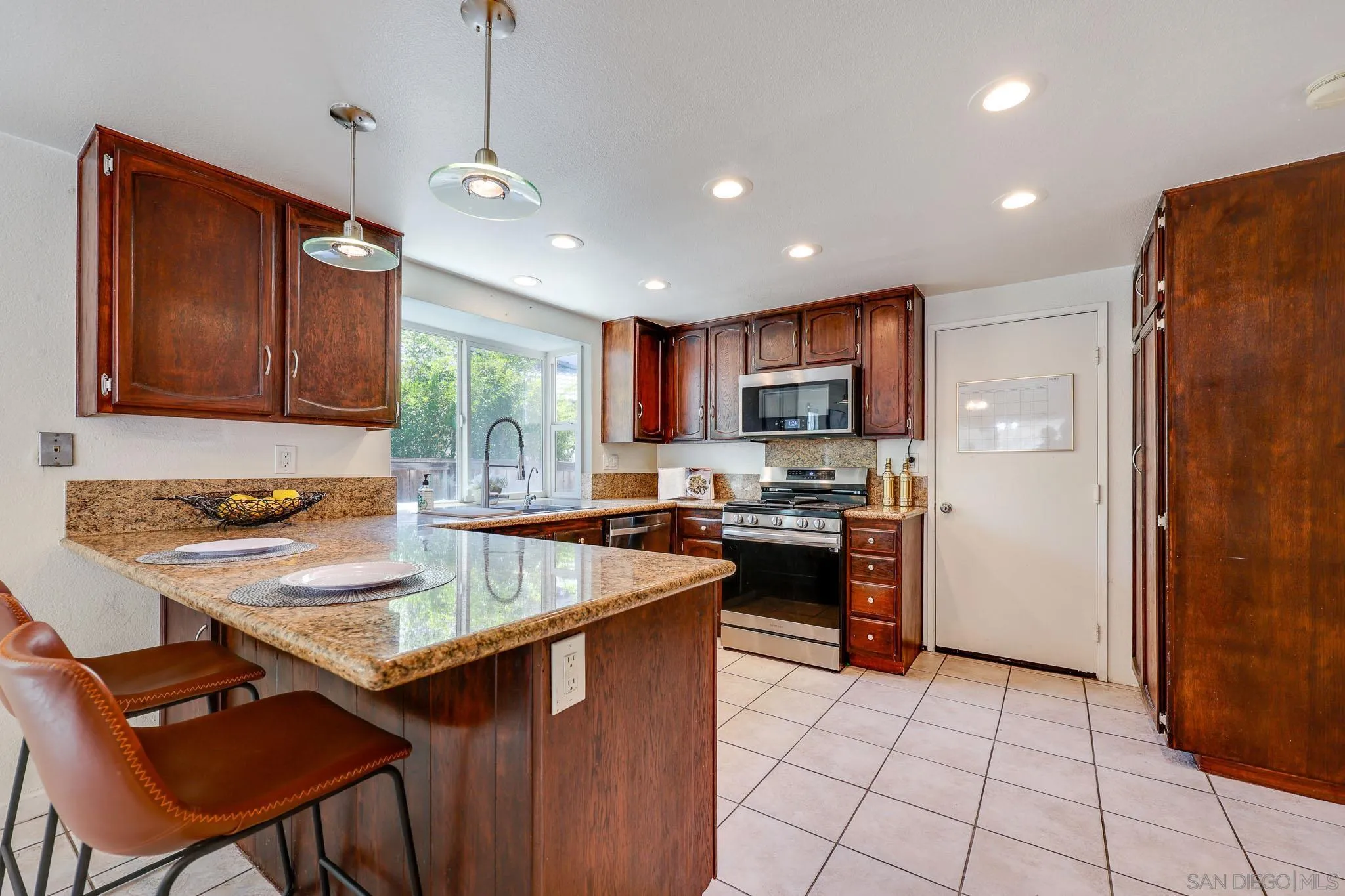 https://cdn.realtyfeed.com/cdn/127/260012336/d19a0b3cfab8a4ba661b63954fcc7957.webp