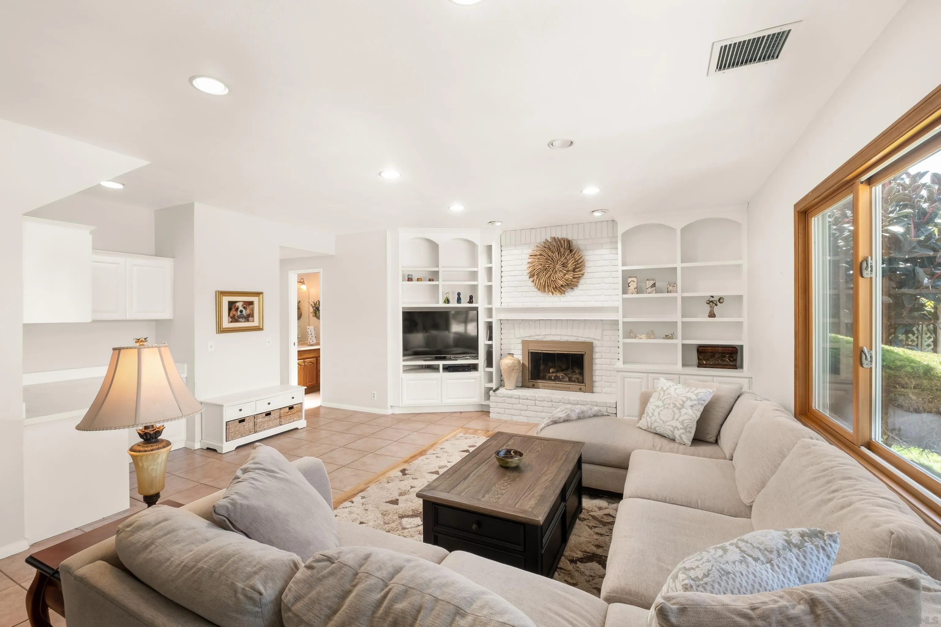 https://cdn.realtyfeed.com/cdn/127/260012342/1220ea44709e92fd00fb9d4479041aba.webp