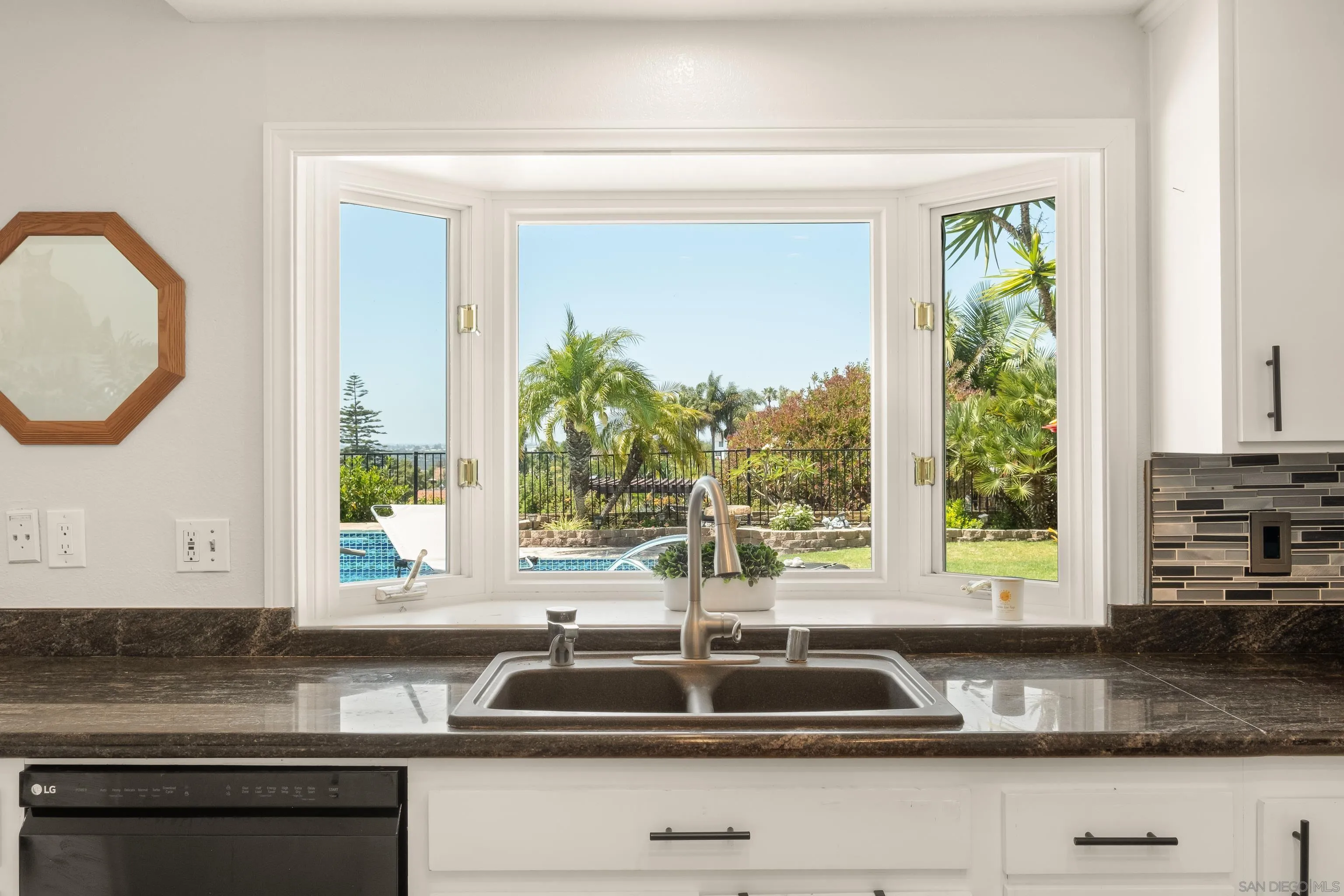 https://cdn.realtyfeed.com/cdn/127/260012342/42853c3918f0318b94218a9c1b0aef09.webp