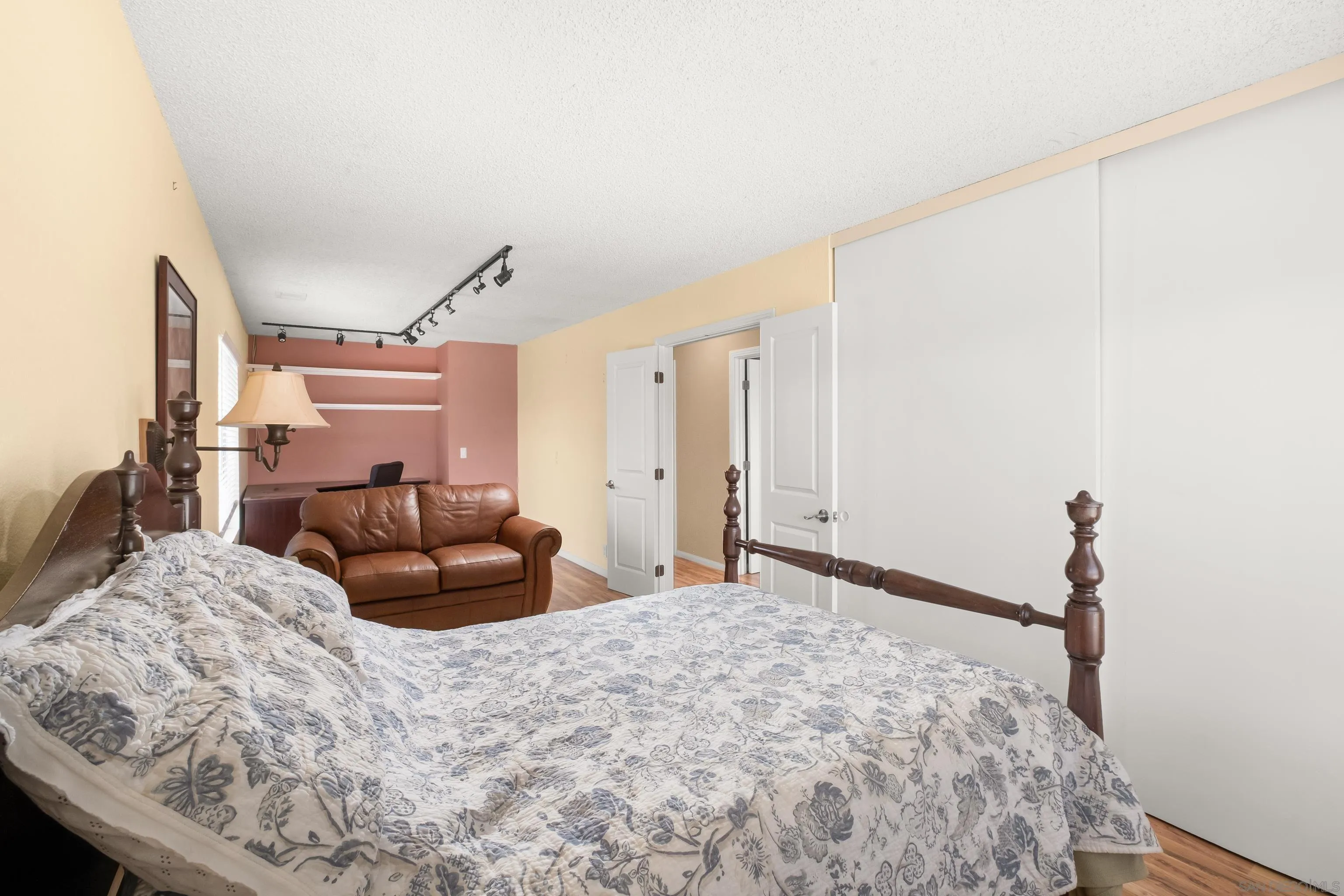 https://cdn.realtyfeed.com/cdn/127/260012342/875eda6e47d058443b991d0940969fa8.webp