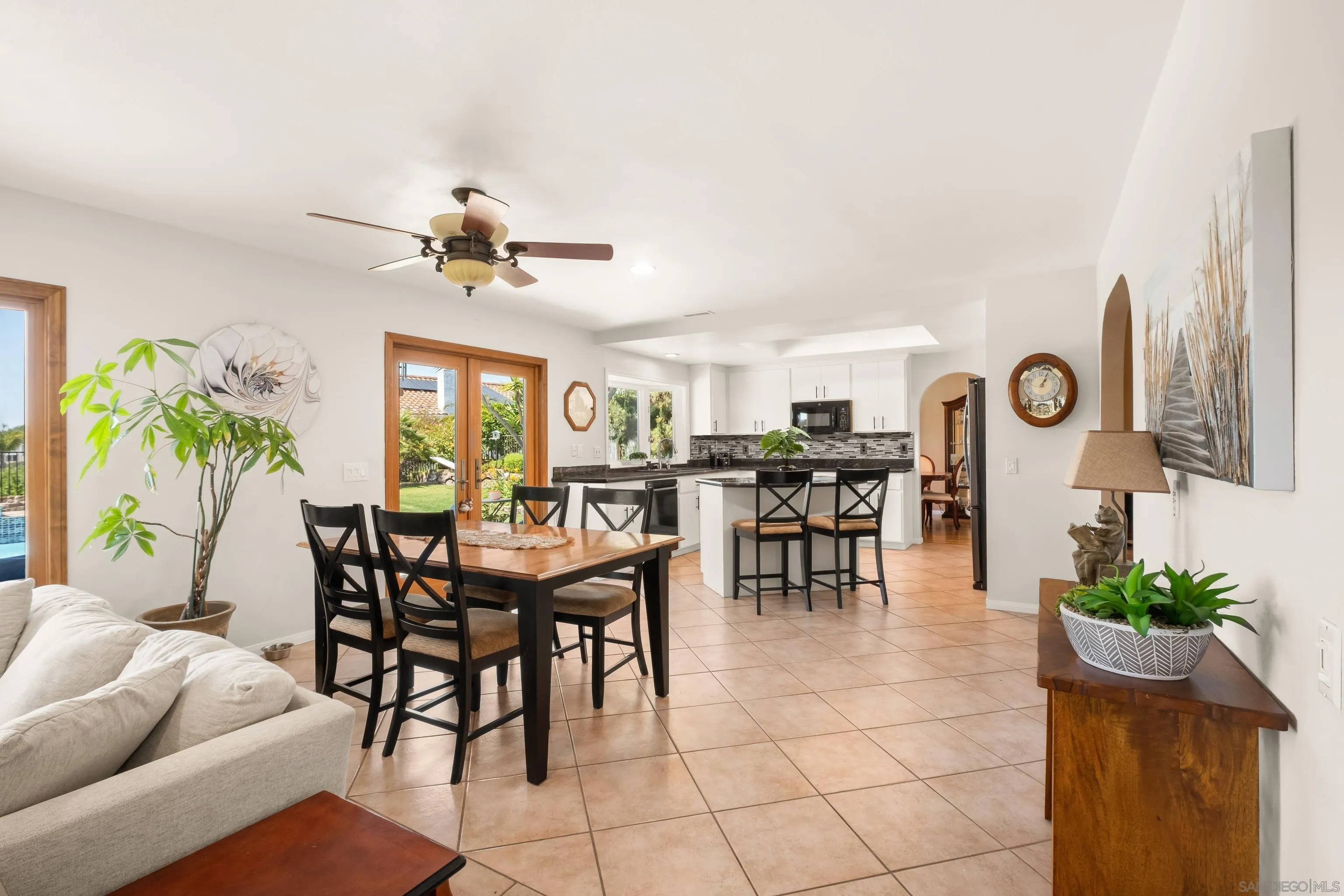 https://cdn.realtyfeed.com/cdn/127/260012342/e78defa5ceffd884c1f7090e9ec34240.webp