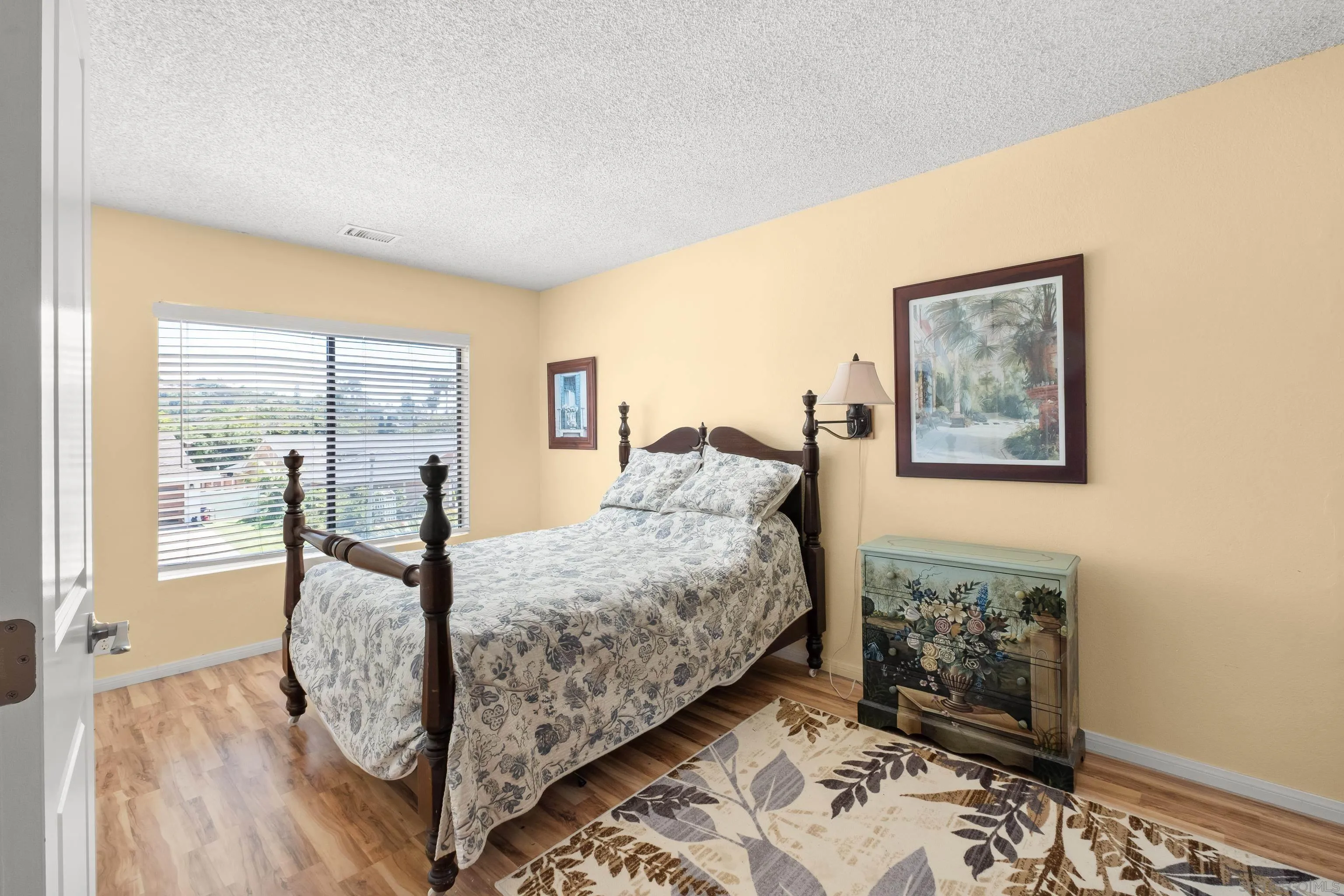 https://cdn.realtyfeed.com/cdn/127/260012342/ebc15e2c6aa711180a776b60730caa5e.webp