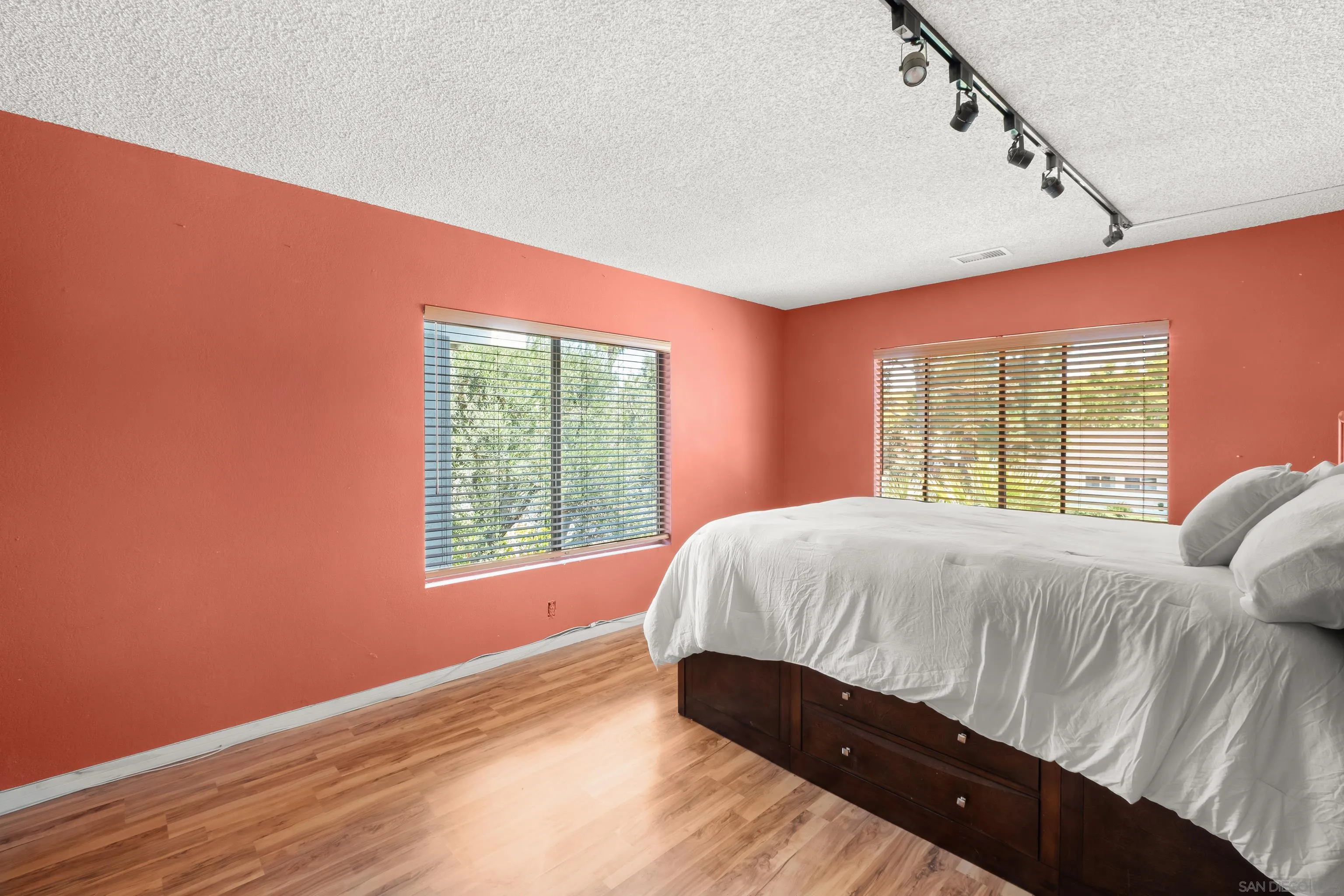 https://cdn.realtyfeed.com/cdn/127/260012342/ff7c46d10253f8838f3c975b03612095.webp