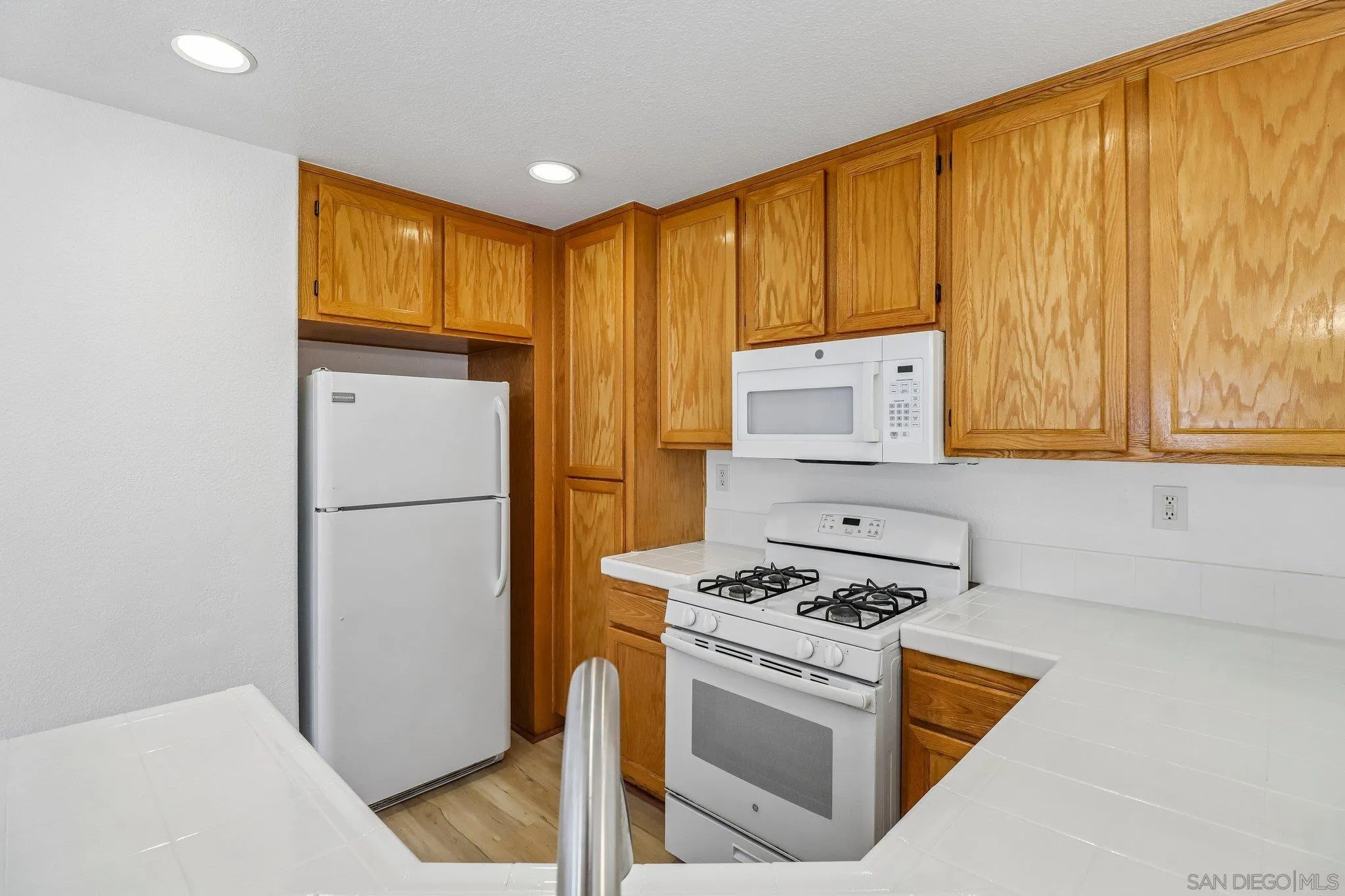 https://cdn.realtyfeed.com/cdn/127/260012344/29d803b0156298693ac6145581bc5c06.webp