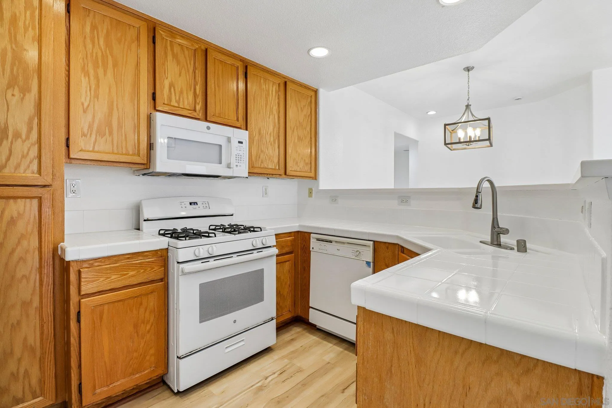 https://cdn.realtyfeed.com/cdn/127/260012344/3160ad749261d247ec9b0baba2ca1fbe.webp