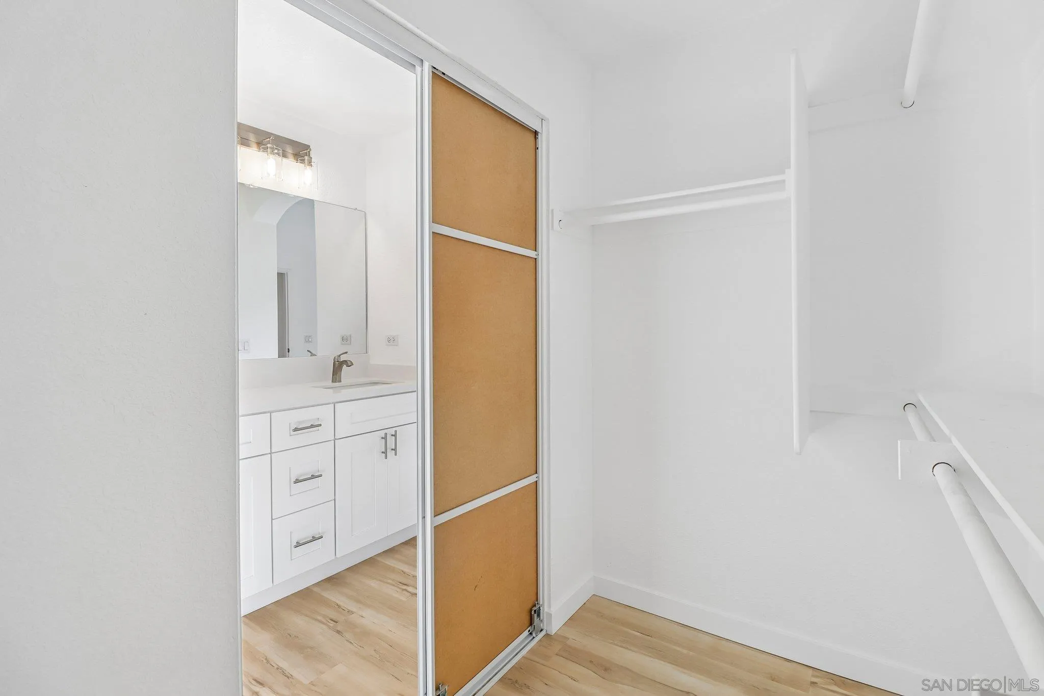 https://cdn.realtyfeed.com/cdn/127/260012344/85206cfffcfe212bd70033bbe4c450ad.webp