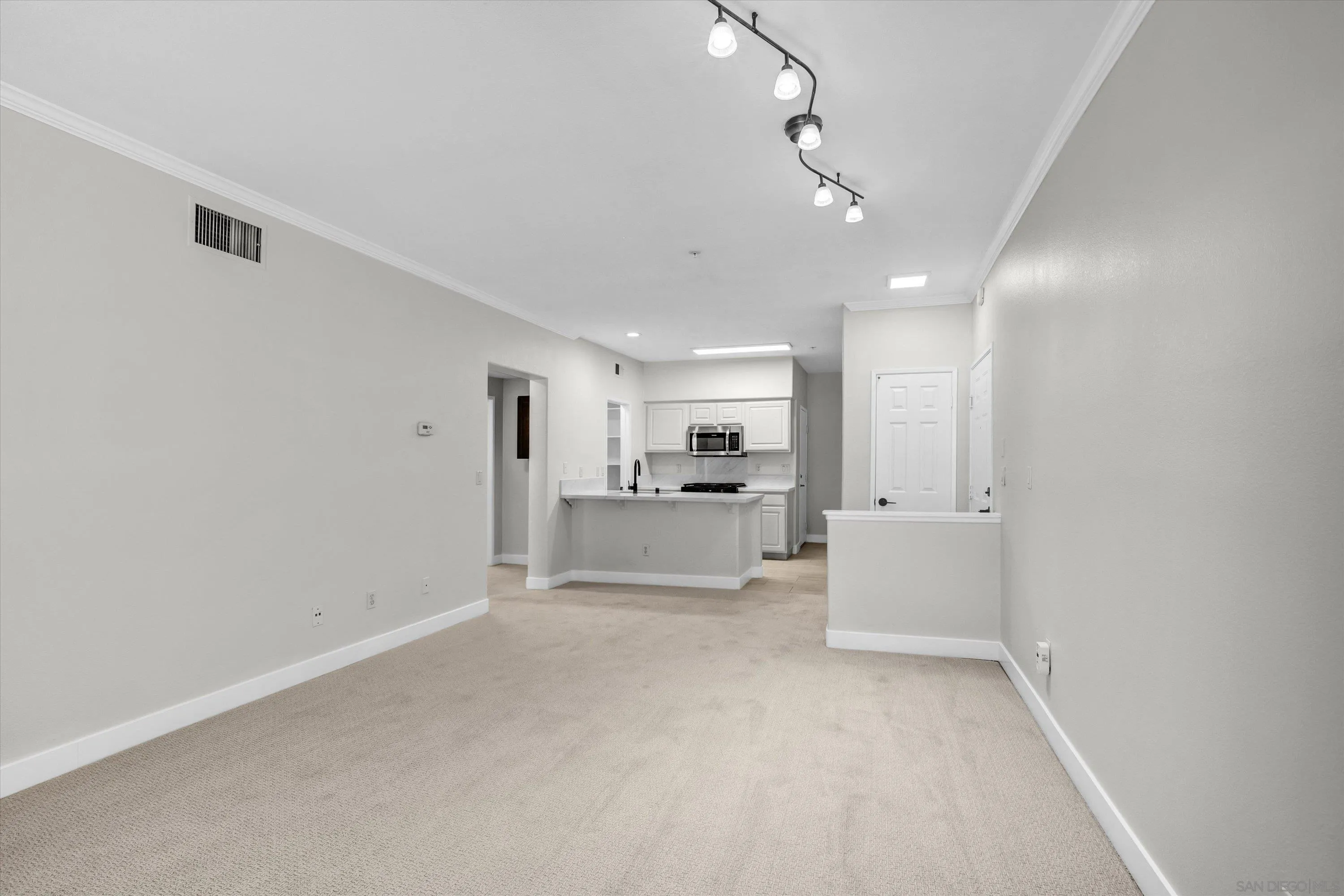 Photo #7: 260012345 Listing: Photo #7