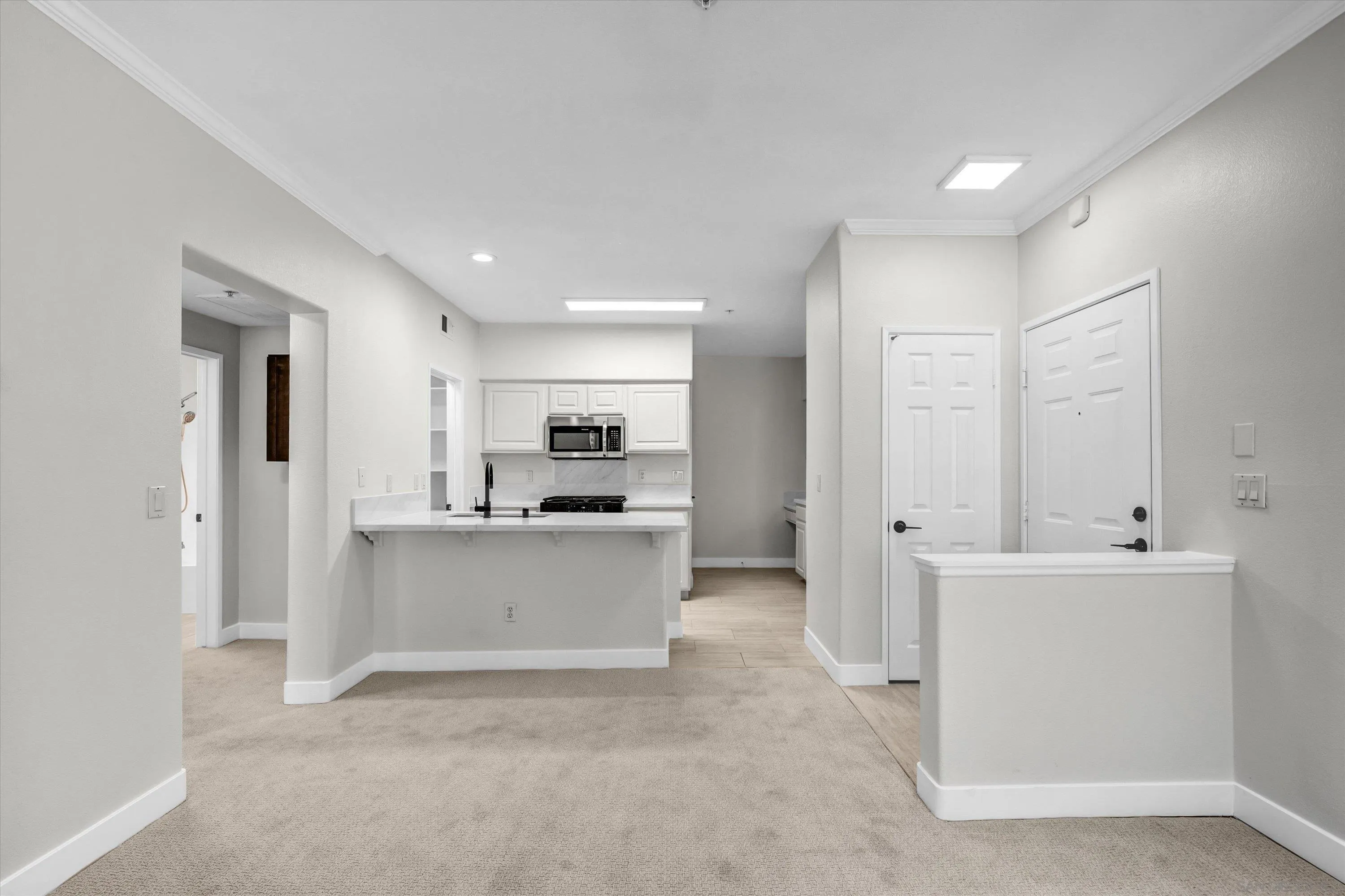 Photo #8: 260012345 Listing: Photo #8