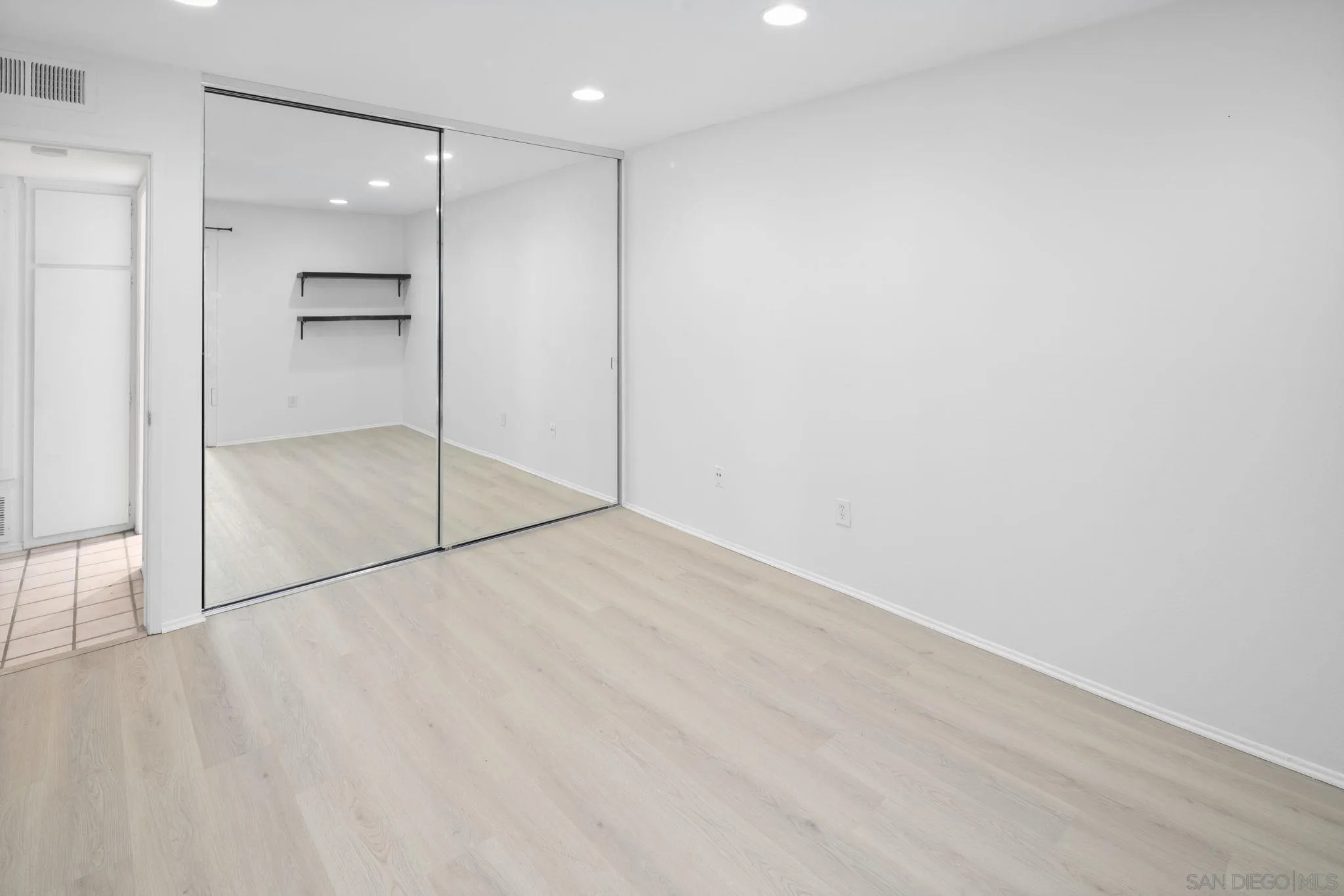 https://cdn.realtyfeed.com/cdn/127/260012346/0d5a481991b83043d1d70aa6b065158f.webp