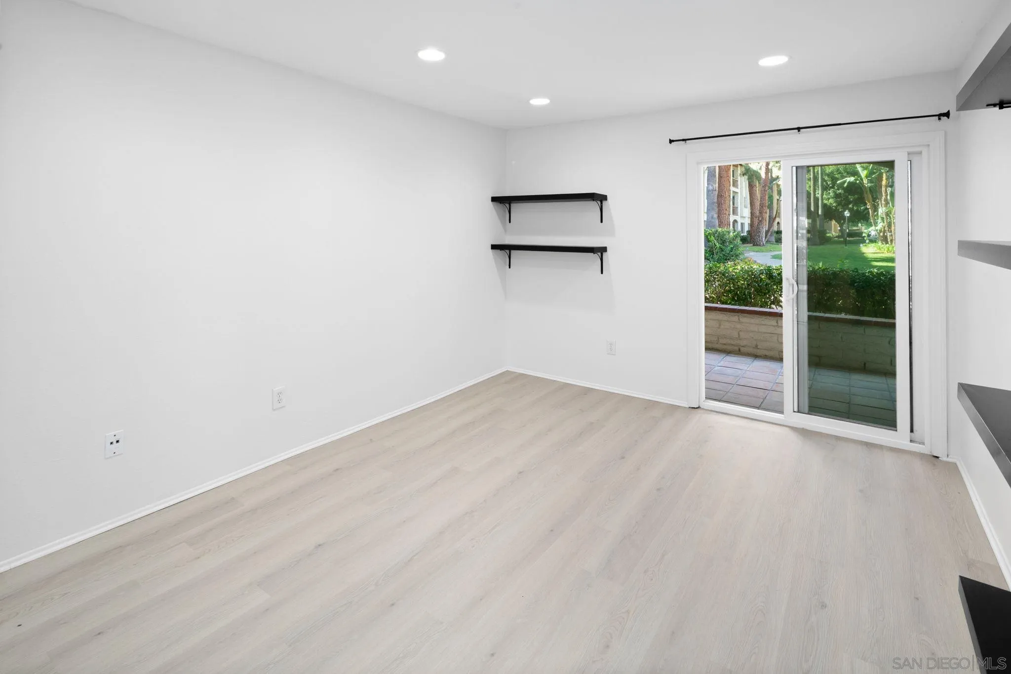 https://cdn.realtyfeed.com/cdn/127/260012346/1d36f63221b5a7806c71f0f568280e66.webp