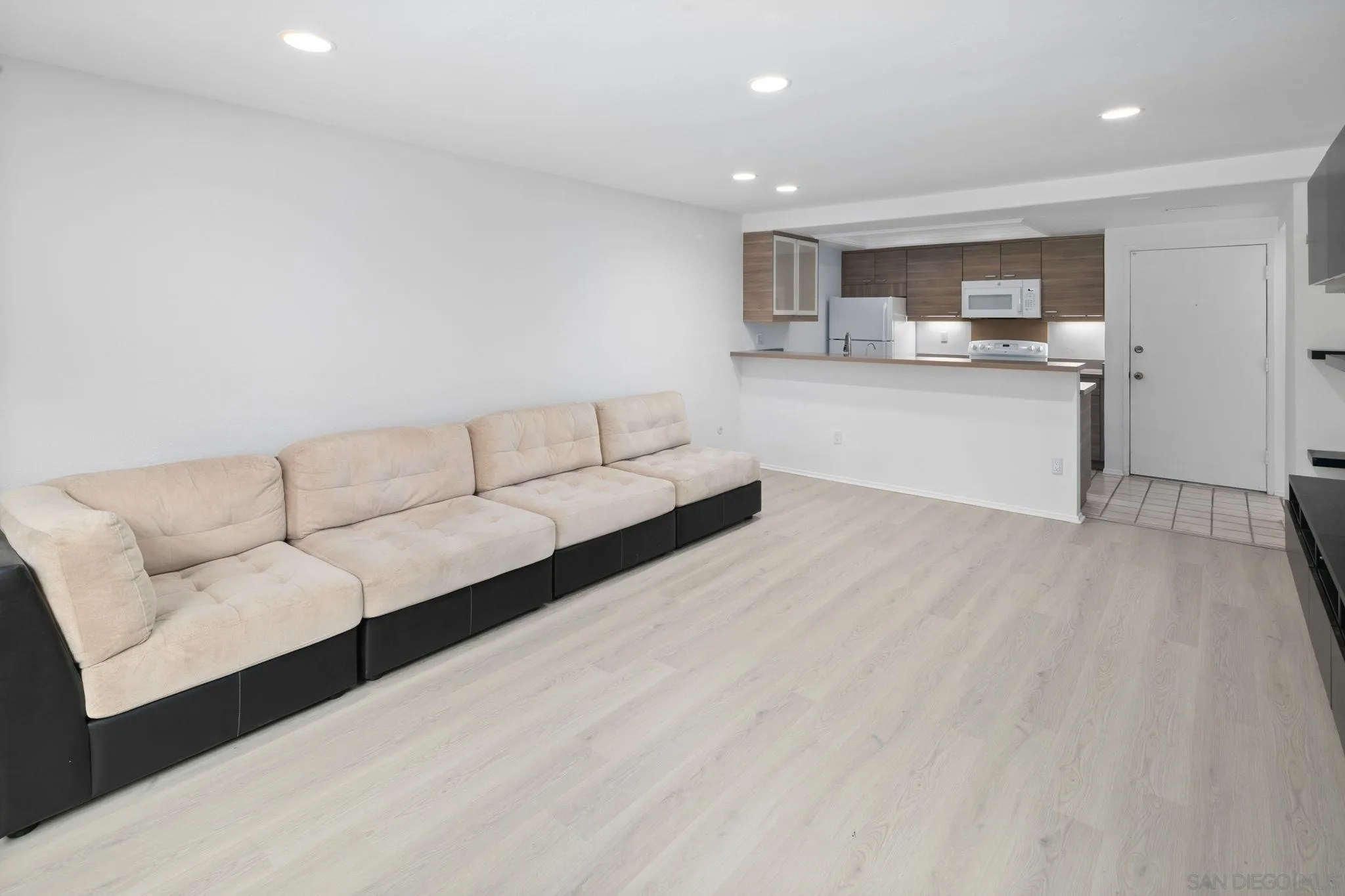 https://cdn.realtyfeed.com/cdn/127/260012346/4a086729c6e31c55c5f8df377d0f9bce.webp