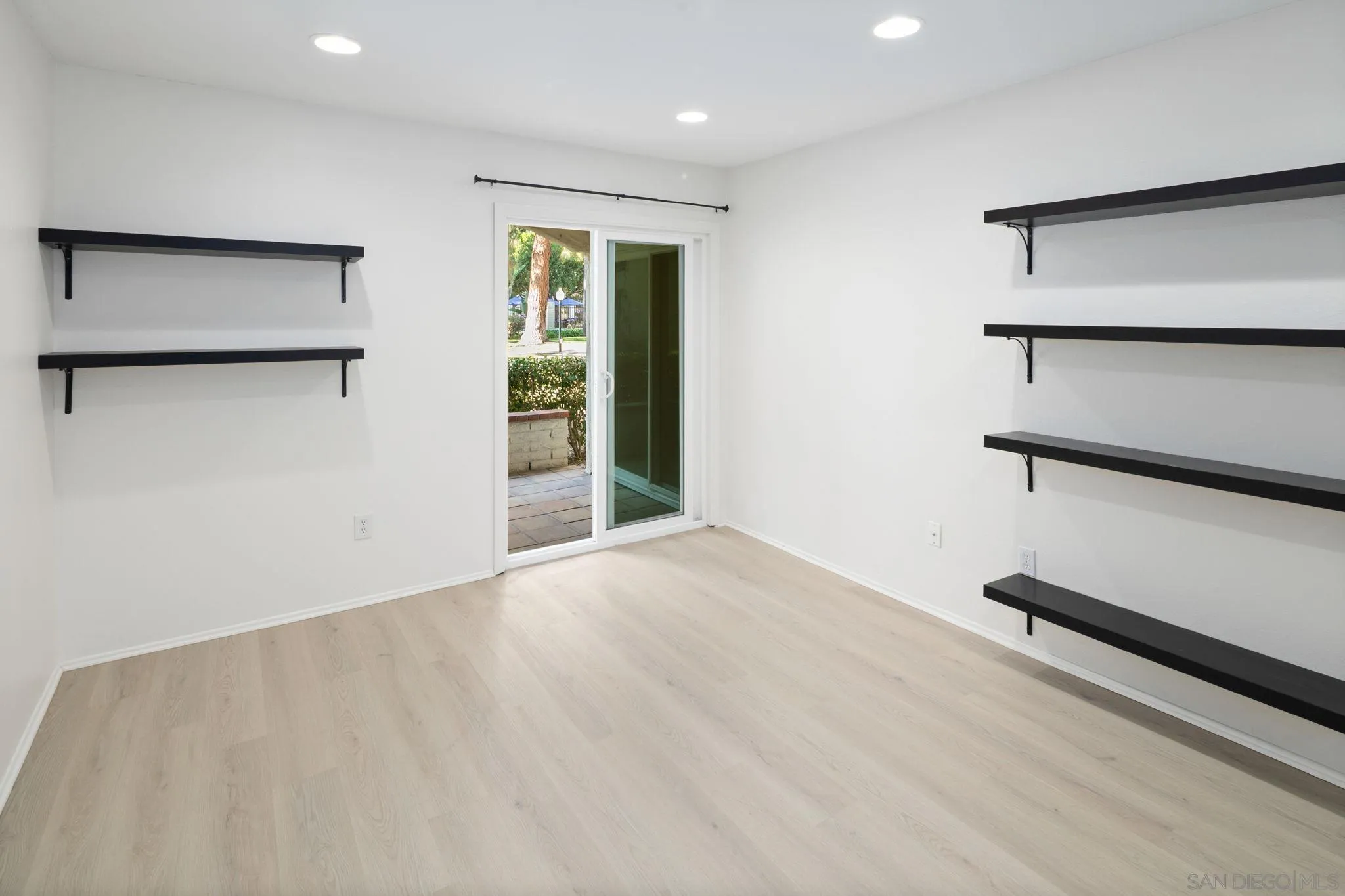 https://cdn.realtyfeed.com/cdn/127/260012346/f4943dff87cd0a48c5a74e2b5853a178.webp