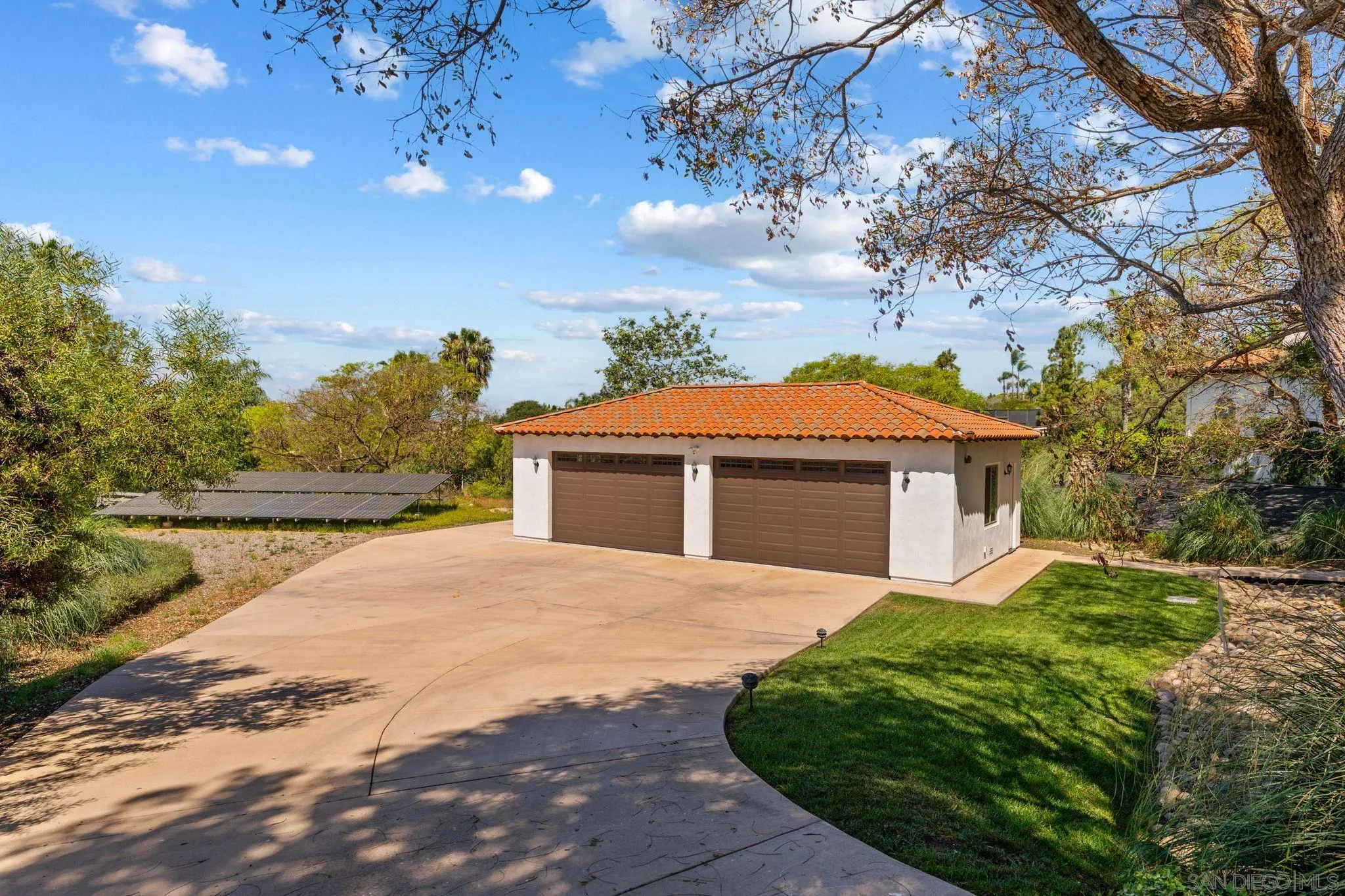 https://cdn.realtyfeed.com/cdn/127/260012348/067126e7eec99ff10d8906050a192976.webp