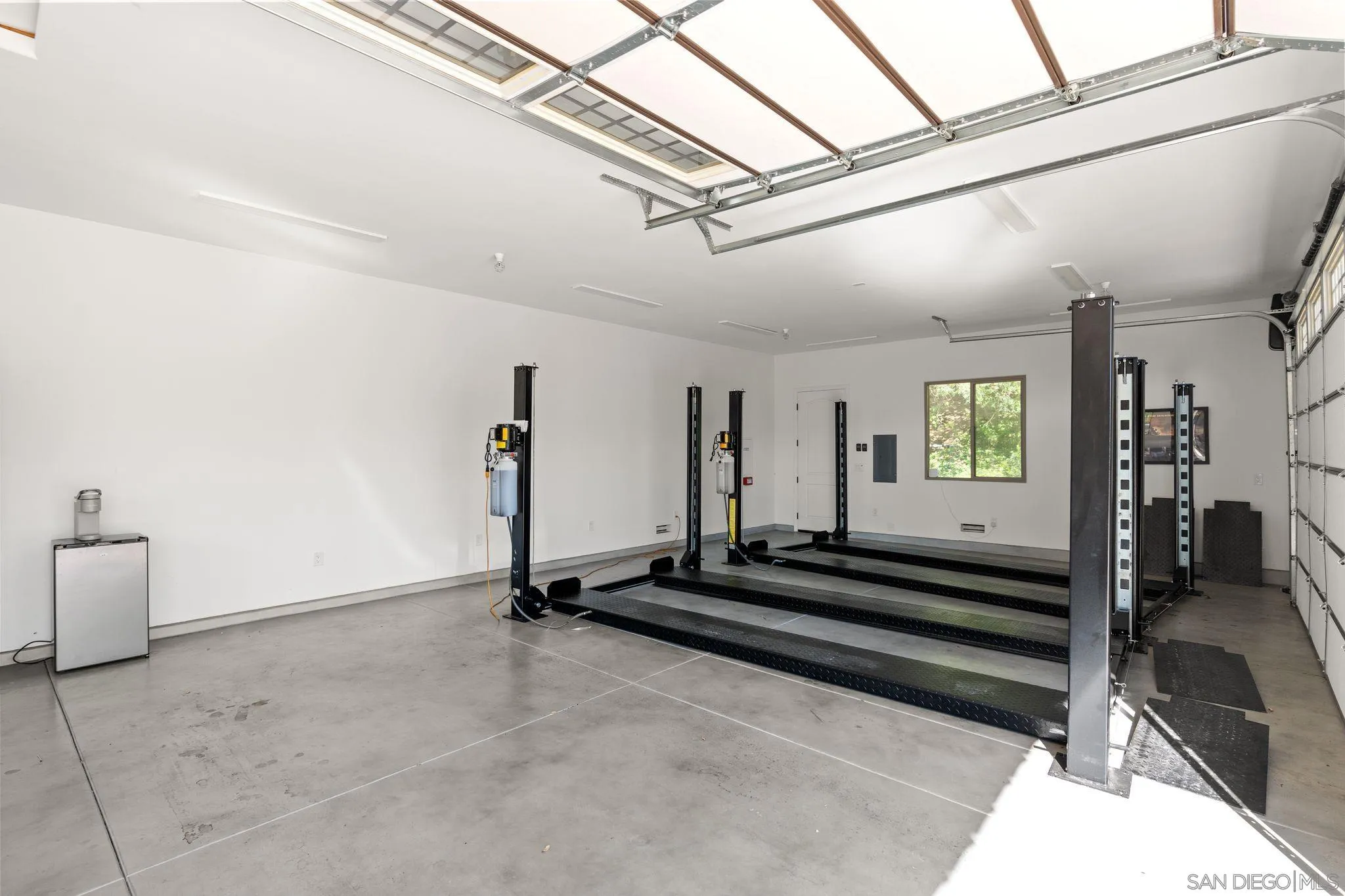 https://cdn.realtyfeed.com/cdn/127/260012348/0892bc9f5f5fcc43eeea41eaf8d5ad47.webp