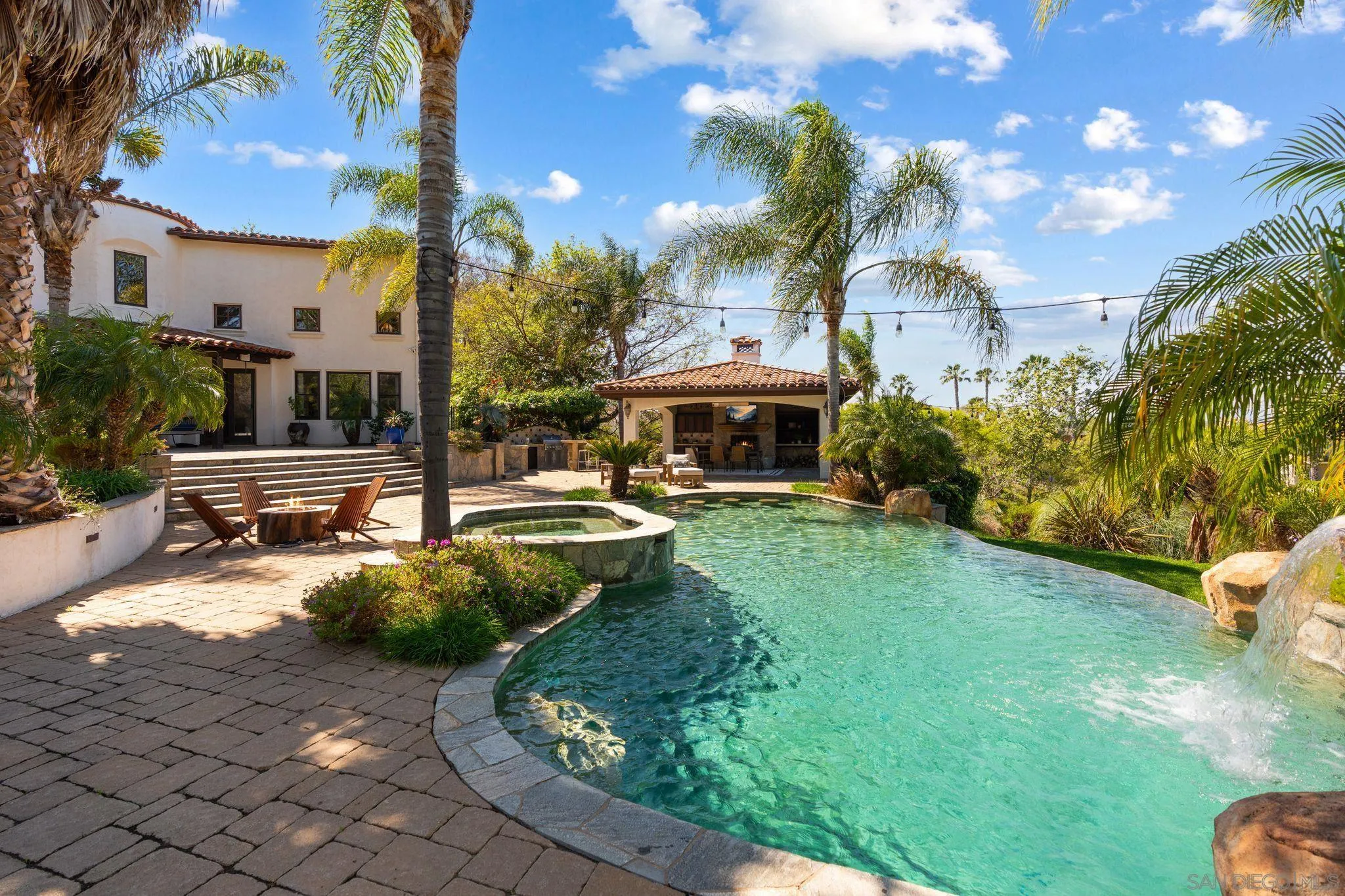 https://cdn.realtyfeed.com/cdn/127/260012348/2d20e6d4af5ba4f0171f846c791a5481.webp
