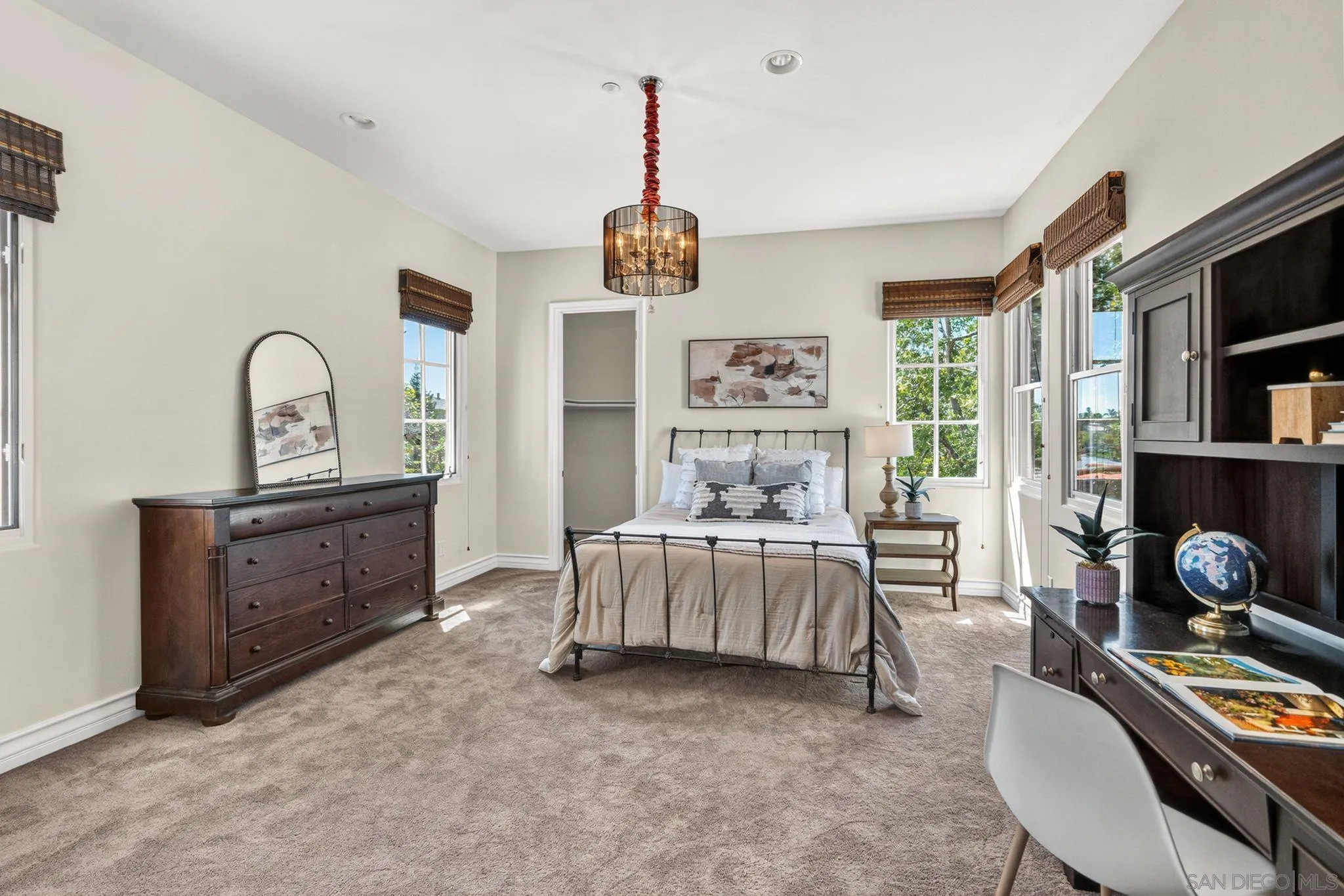 https://cdn.realtyfeed.com/cdn/127/260012348/489b19c4fc34b4aeed72eba271b1afc9.webp