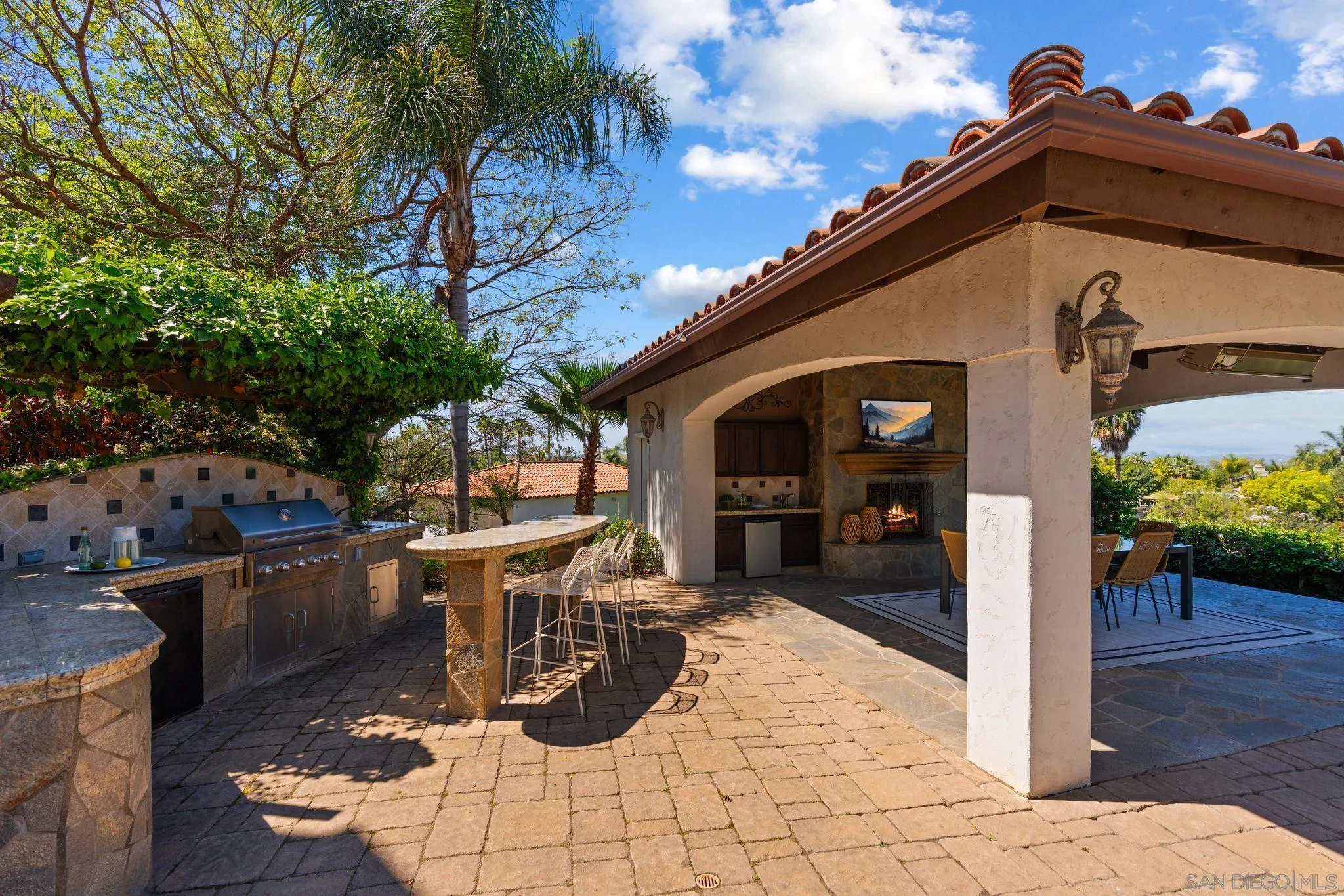 https://cdn.realtyfeed.com/cdn/127/260012348/9b284180b7a889b53d41a7edebb722ad.webp