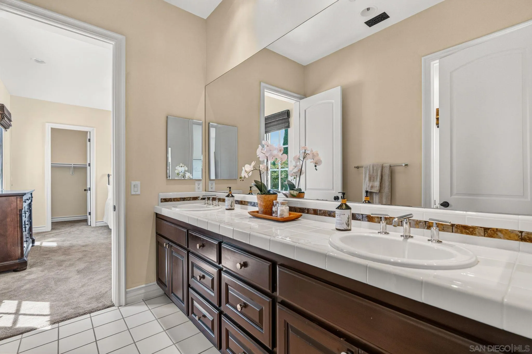 https://cdn.realtyfeed.com/cdn/127/260012348/d426c16aed4d69a3893c8f14f6582244.webp