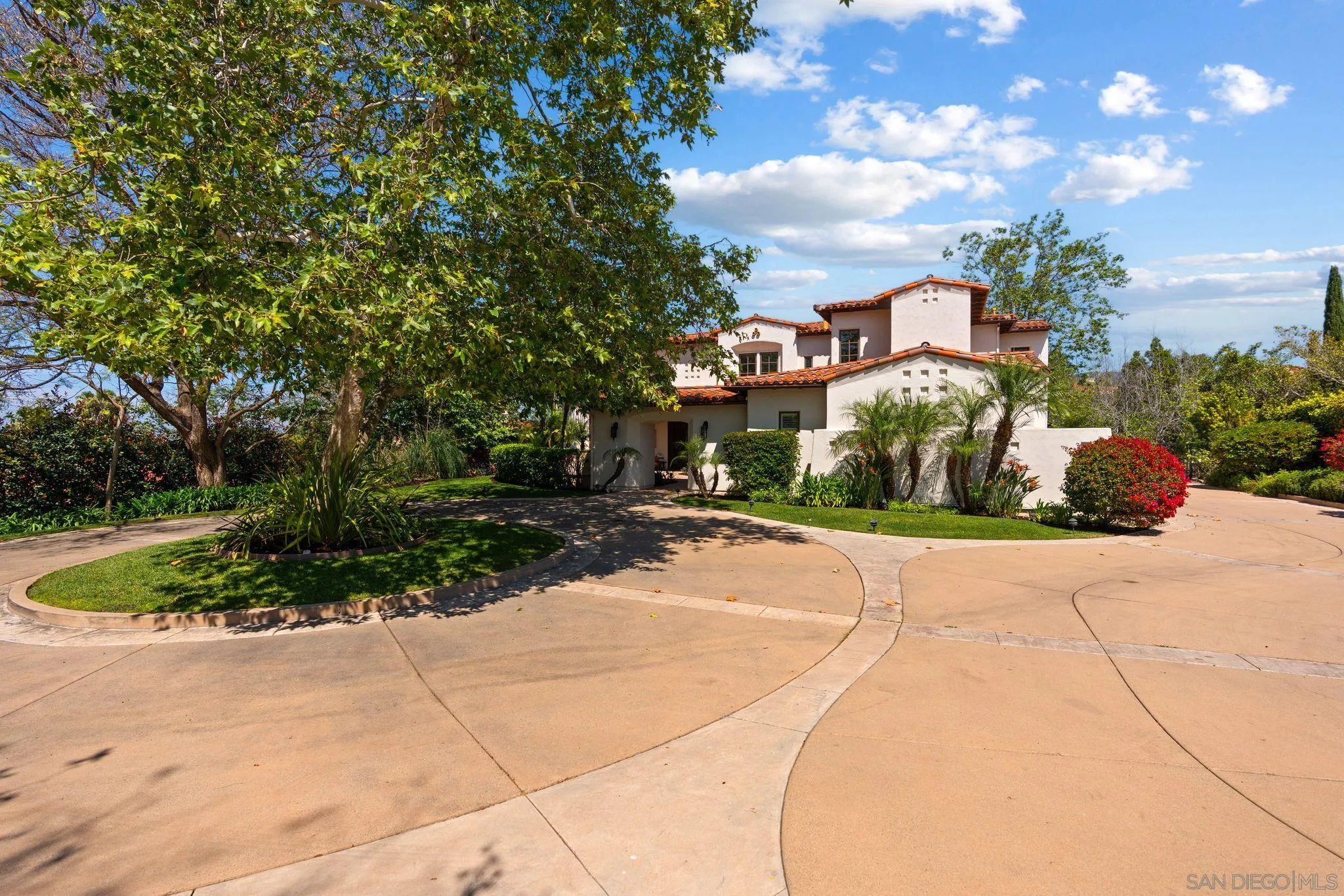 https://cdn.realtyfeed.com/cdn/127/260012348/fba530f6bdcf37c11333f8d7884c5d31.webp