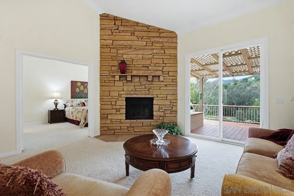 https://cdn.realtyfeed.com/cdn/127/260012349/1f86935c3ecff5c86e1ed0f3a10ee014.webp