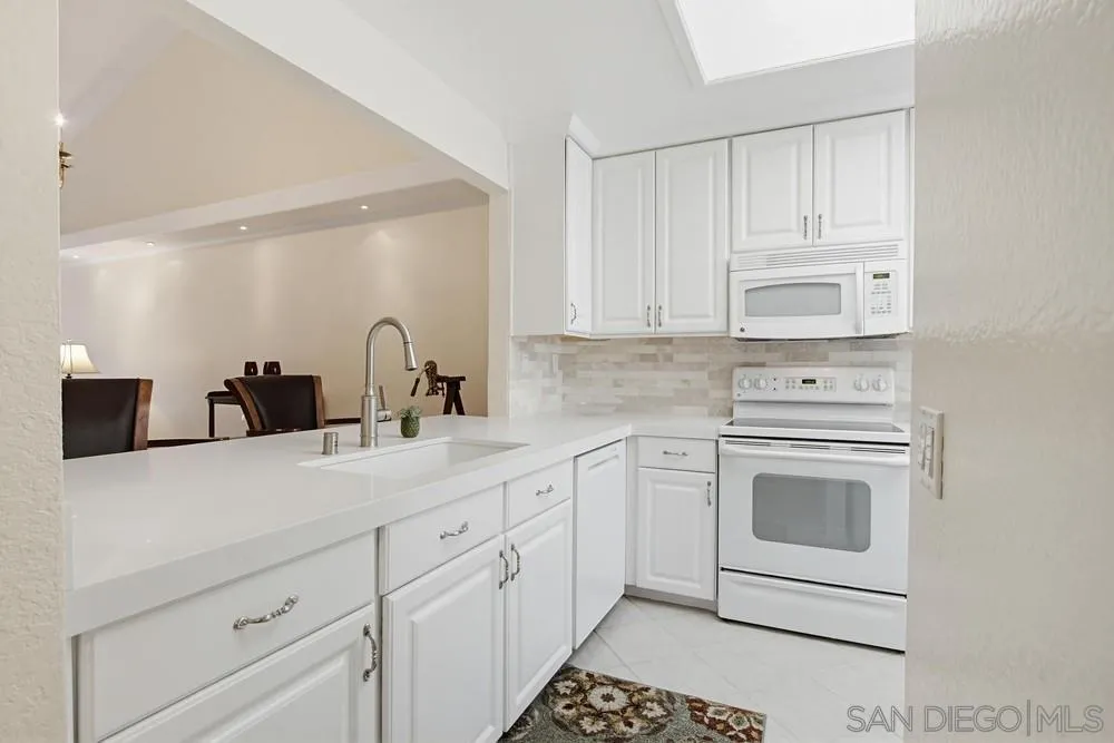 https://cdn.realtyfeed.com/cdn/127/260012349/31f731e3b147602d4384ebfe0e59cdf5.webp