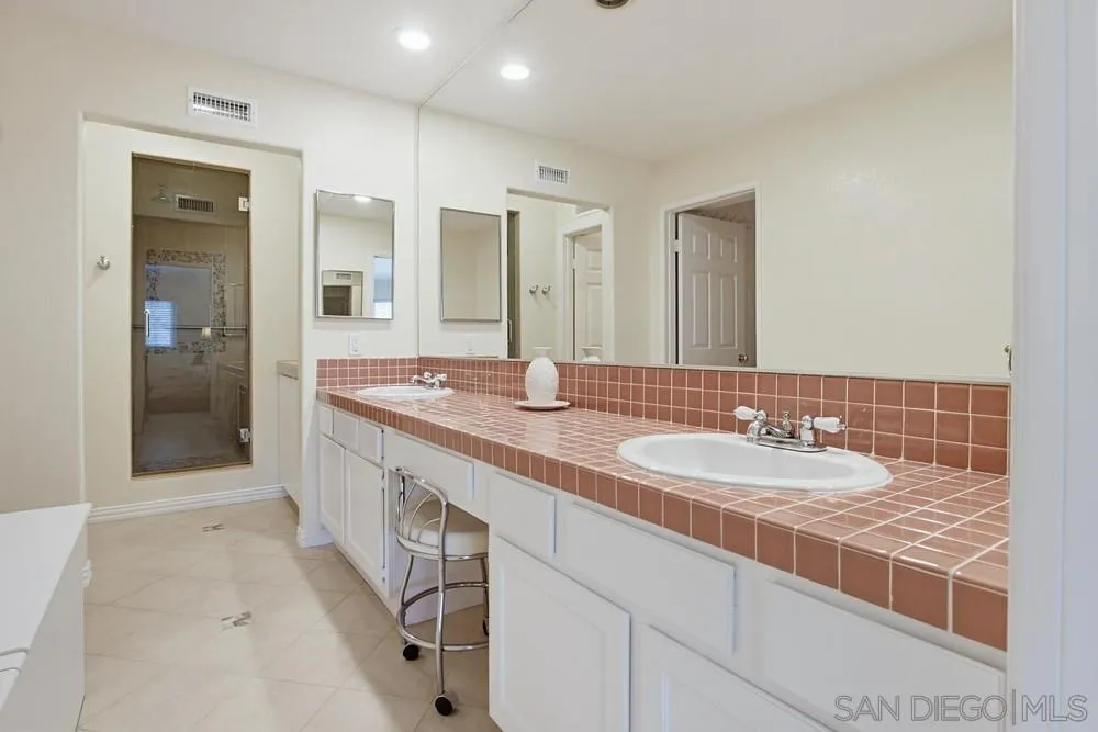 https://cdn.realtyfeed.com/cdn/127/260012349/39556ff0d51457fc506dadc28a9cbd6b.webp