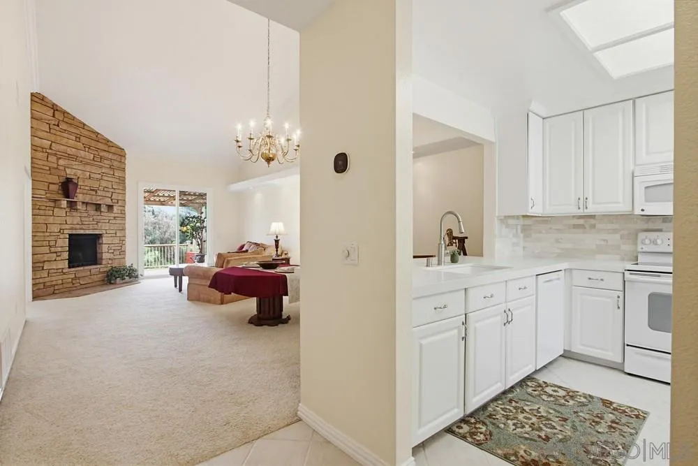 https://cdn.realtyfeed.com/cdn/127/260012349/90b636f2f33093b5bd061ef378412172.webp