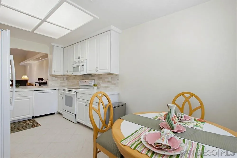 https://cdn.realtyfeed.com/cdn/127/260012349/a8d770108917536133328199f568b92e.webp