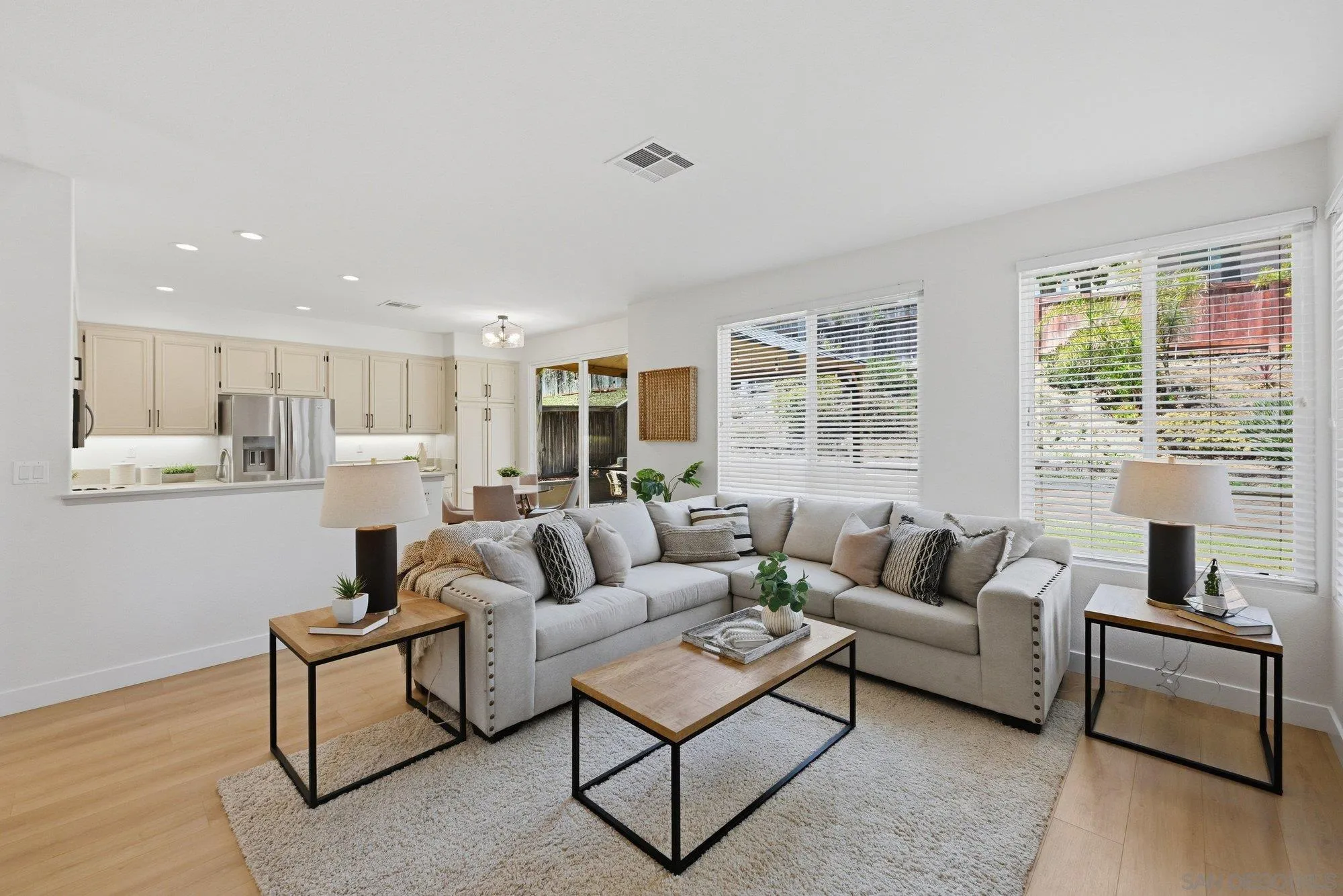 https://cdn.realtyfeed.com/cdn/127/260012354/388d43a4b0a9bd8702ed07811aa1e22b.webp