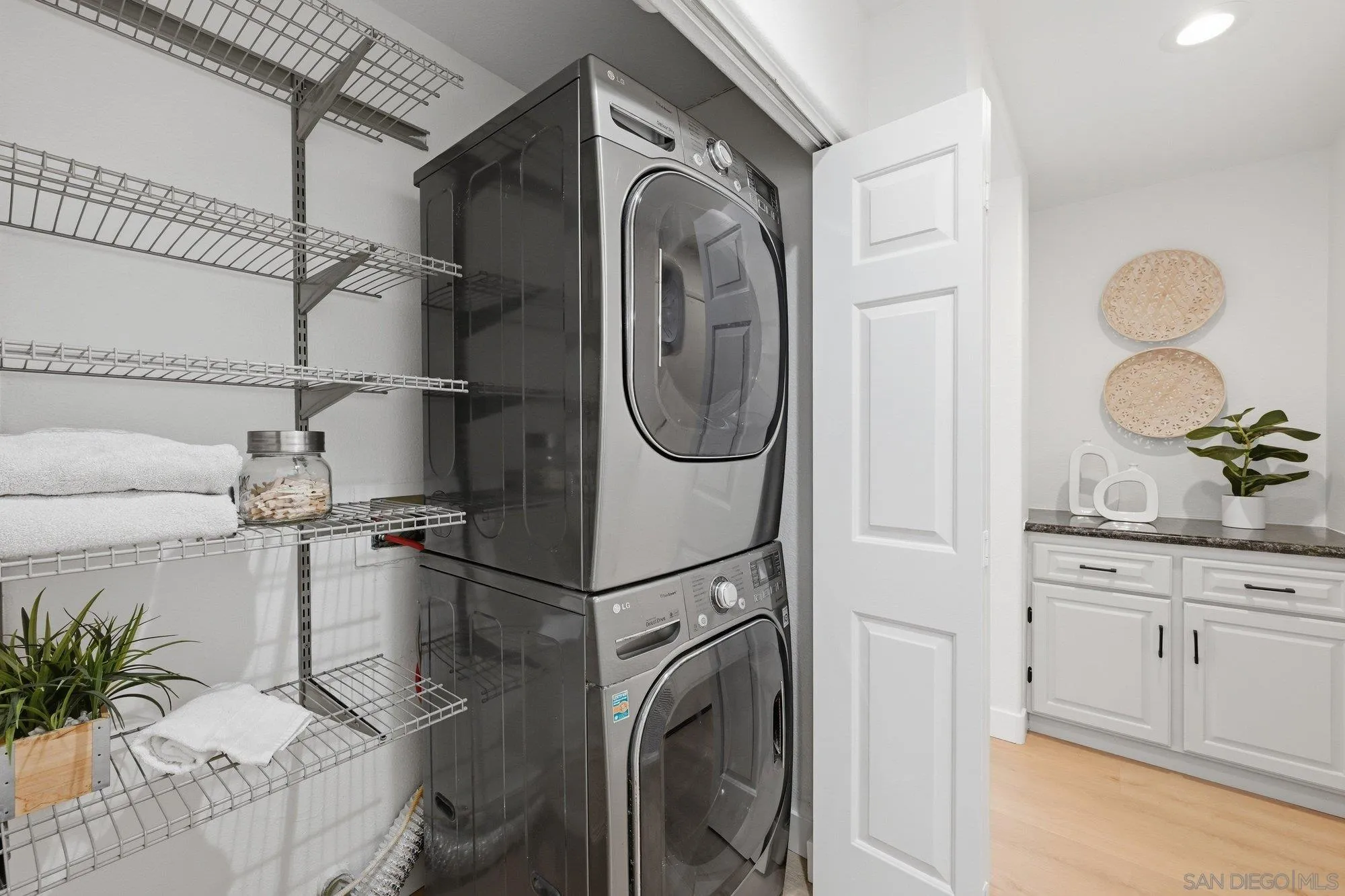 https://cdn.realtyfeed.com/cdn/127/260012354/575b50afb55ccfa7ec04fb7decb5e28f.webp