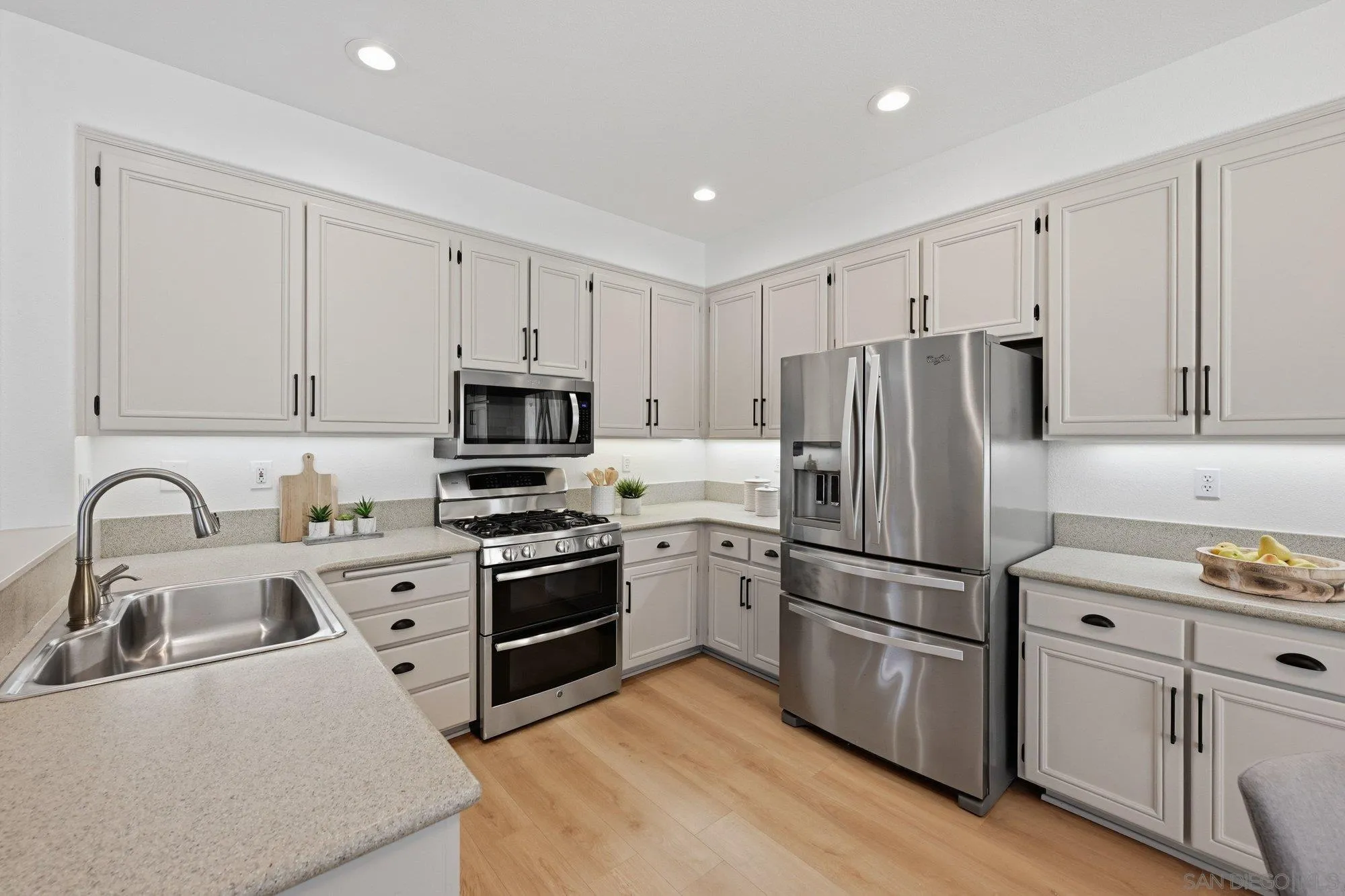 https://cdn.realtyfeed.com/cdn/127/260012354/66ea047c3388cfc66dd5a67ab6accac5.webp