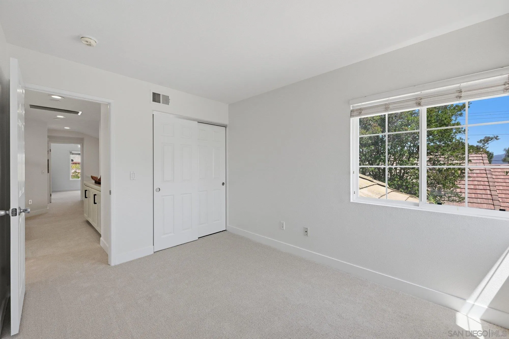 https://cdn.realtyfeed.com/cdn/127/260012354/7d5182af499c27f91819dc9d177fa5e6.webp