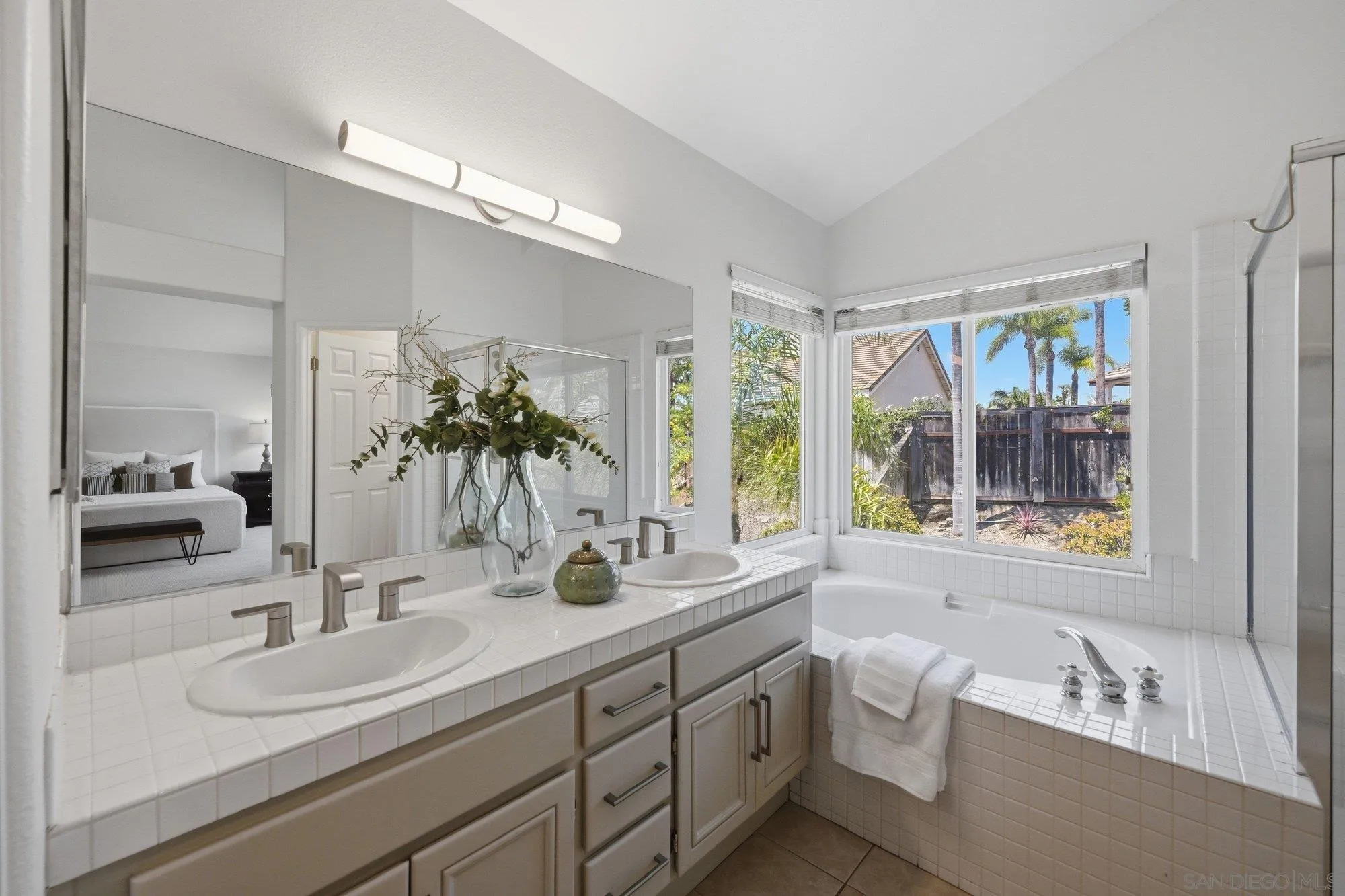 https://cdn.realtyfeed.com/cdn/127/260012354/a1d591267be0a83452afba720d5ecdbf.webp