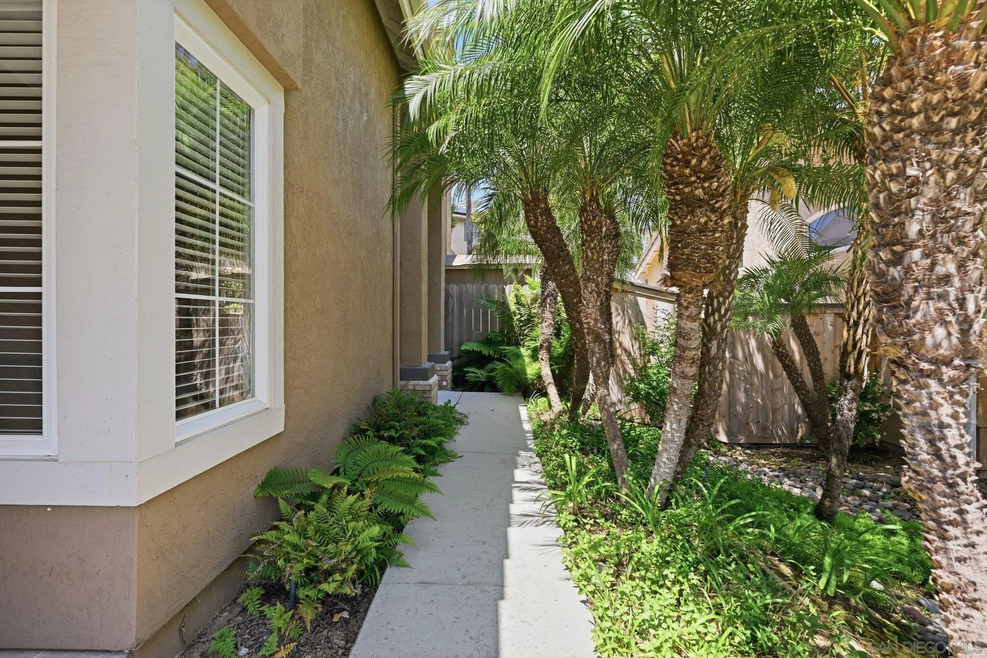 https://cdn.realtyfeed.com/cdn/127/260012354/a565e0a946cb359447348b61191a1b0a.webp