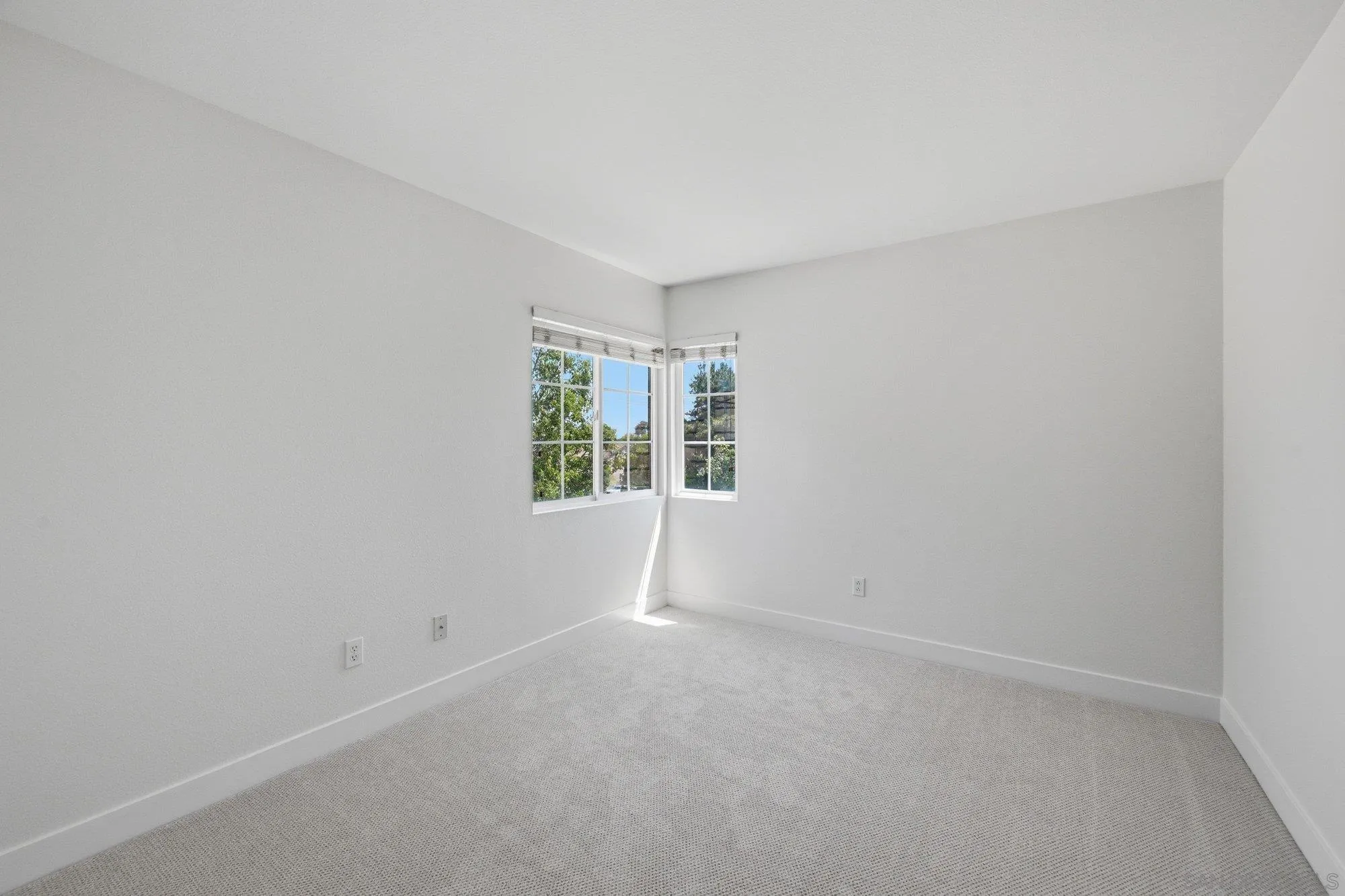 https://cdn.realtyfeed.com/cdn/127/260012354/f94b1964d57e07210c5757dd8b203b9d.webp