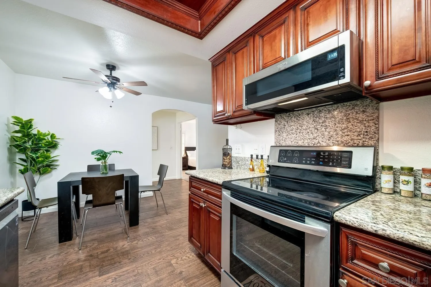 Photo #11: 260012358 Listing: Photo #11