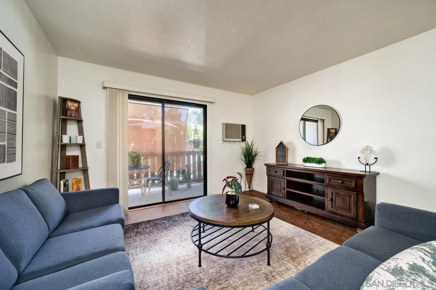 Photo #1: 260012358 Listing: Photo #1