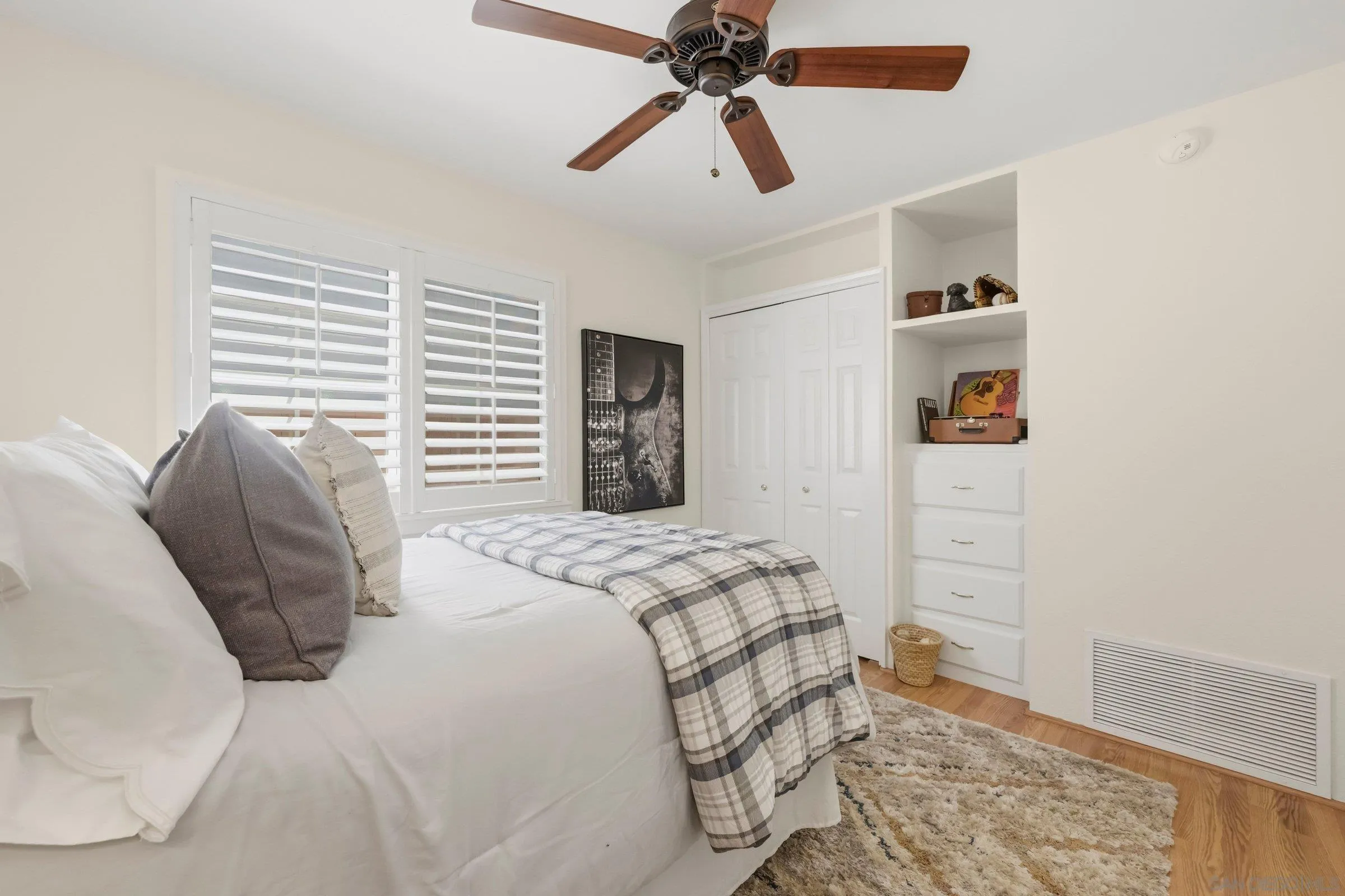 https://cdn.realtyfeed.com/cdn/127/260012364/8ee439e3d40f74f845bde70e9ebe1070.webp