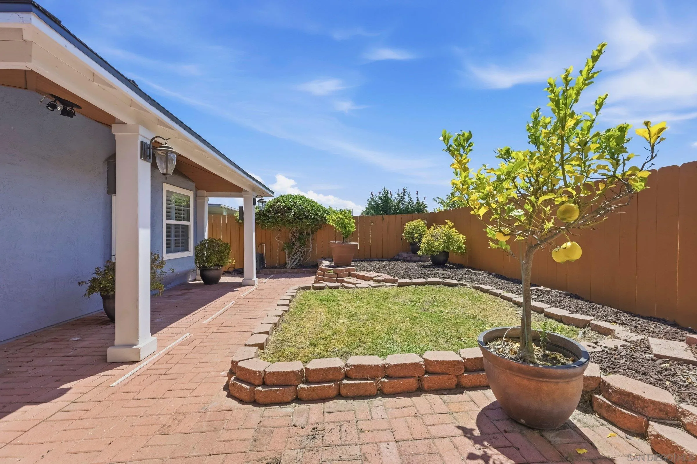 https://cdn.realtyfeed.com/cdn/127/260012364/b07a9ebd2da990237932530cfbea7919.webp