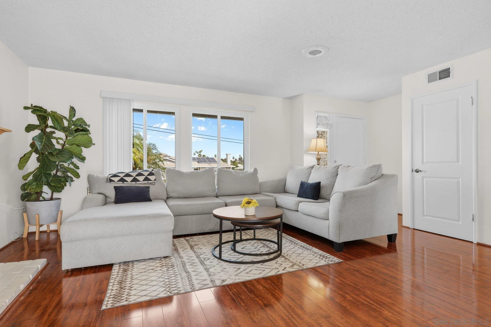https://cdn.realtyfeed.com/cdn/127/260012372/3a4535f7fc3e639589c7029527d2d51e.webp
