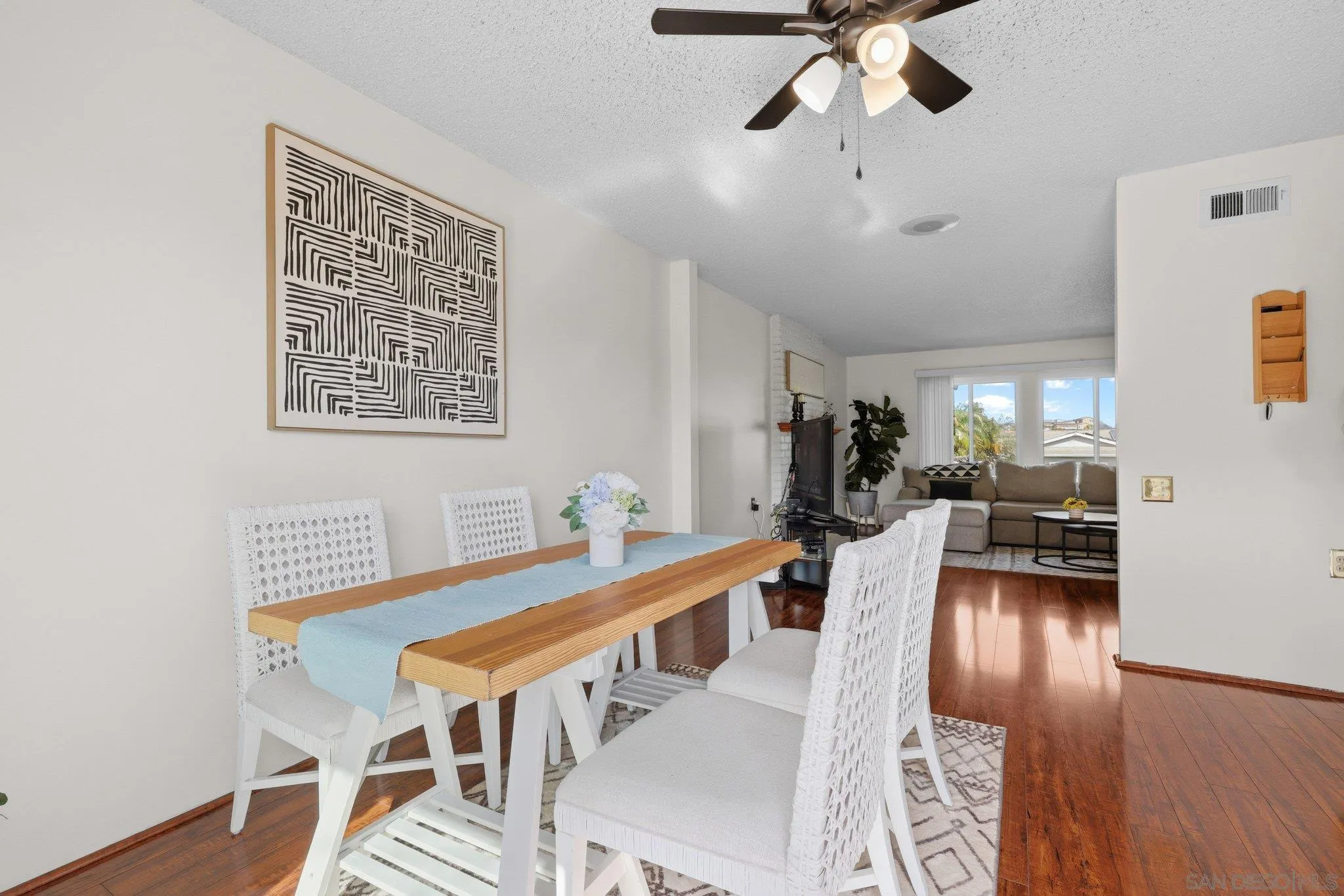 https://cdn.realtyfeed.com/cdn/127/260012372/403d978e0597c6dc4757b580062e4fda.webp