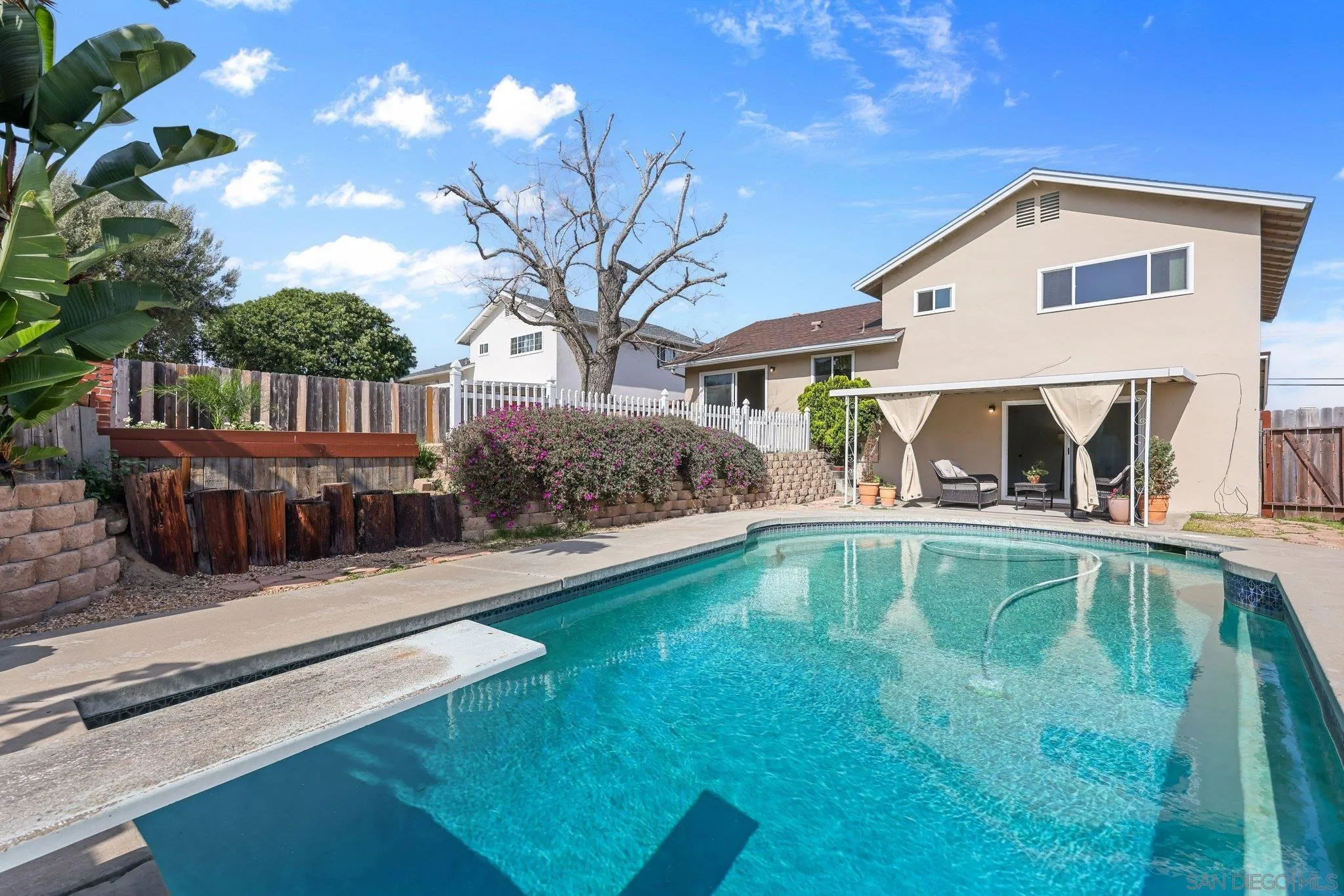 https://cdn.realtyfeed.com/cdn/127/260012372/4d0a3c29dec749725c6827e61d58ebbf.webp