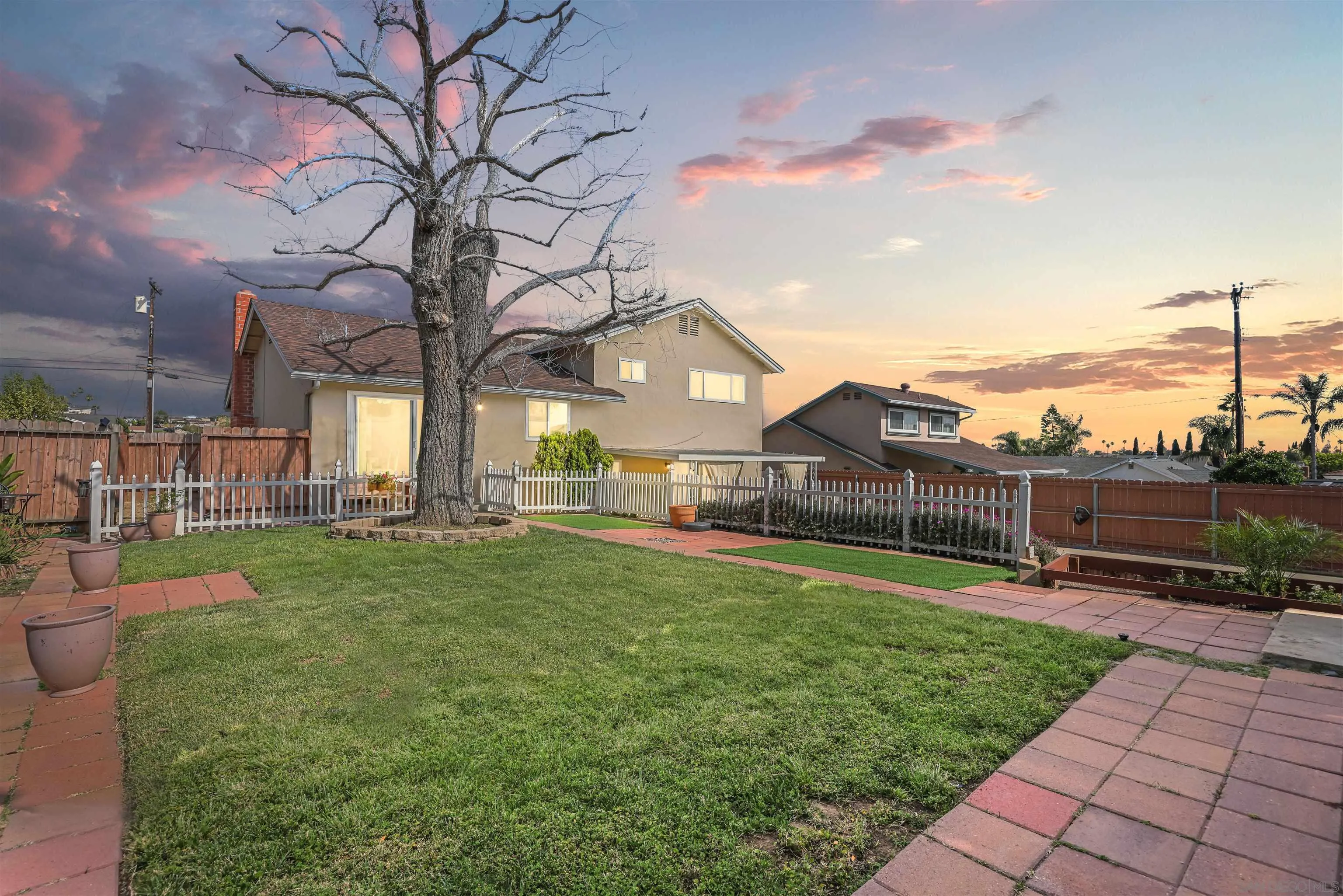 https://cdn.realtyfeed.com/cdn/127/260012372/8e79bcbd224fa5aa92020390513e15f7.webp